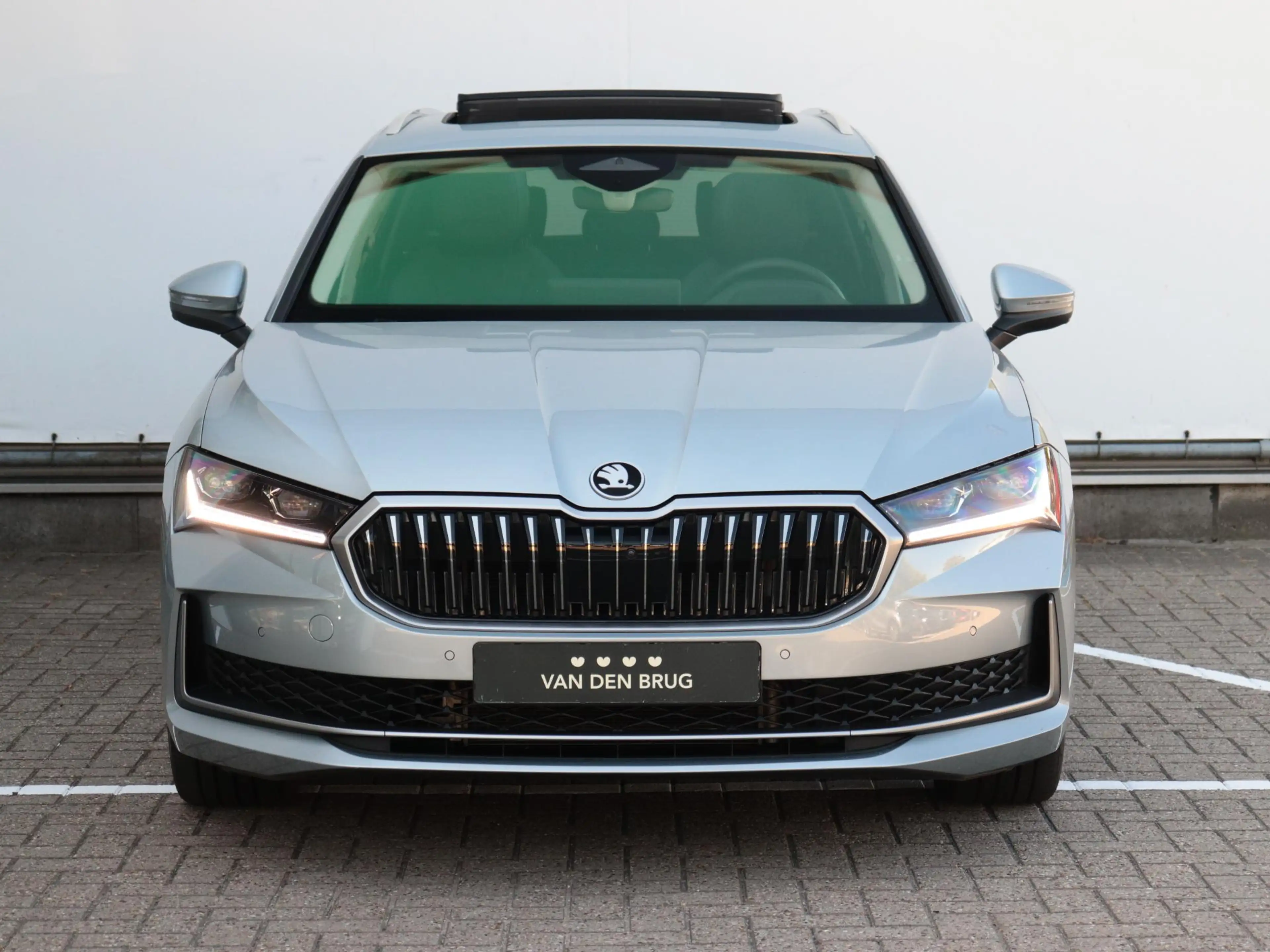 Skoda Superb 1.5 TSI PHEV Laurin & Klement | Wegklapbare trekha — photo 2