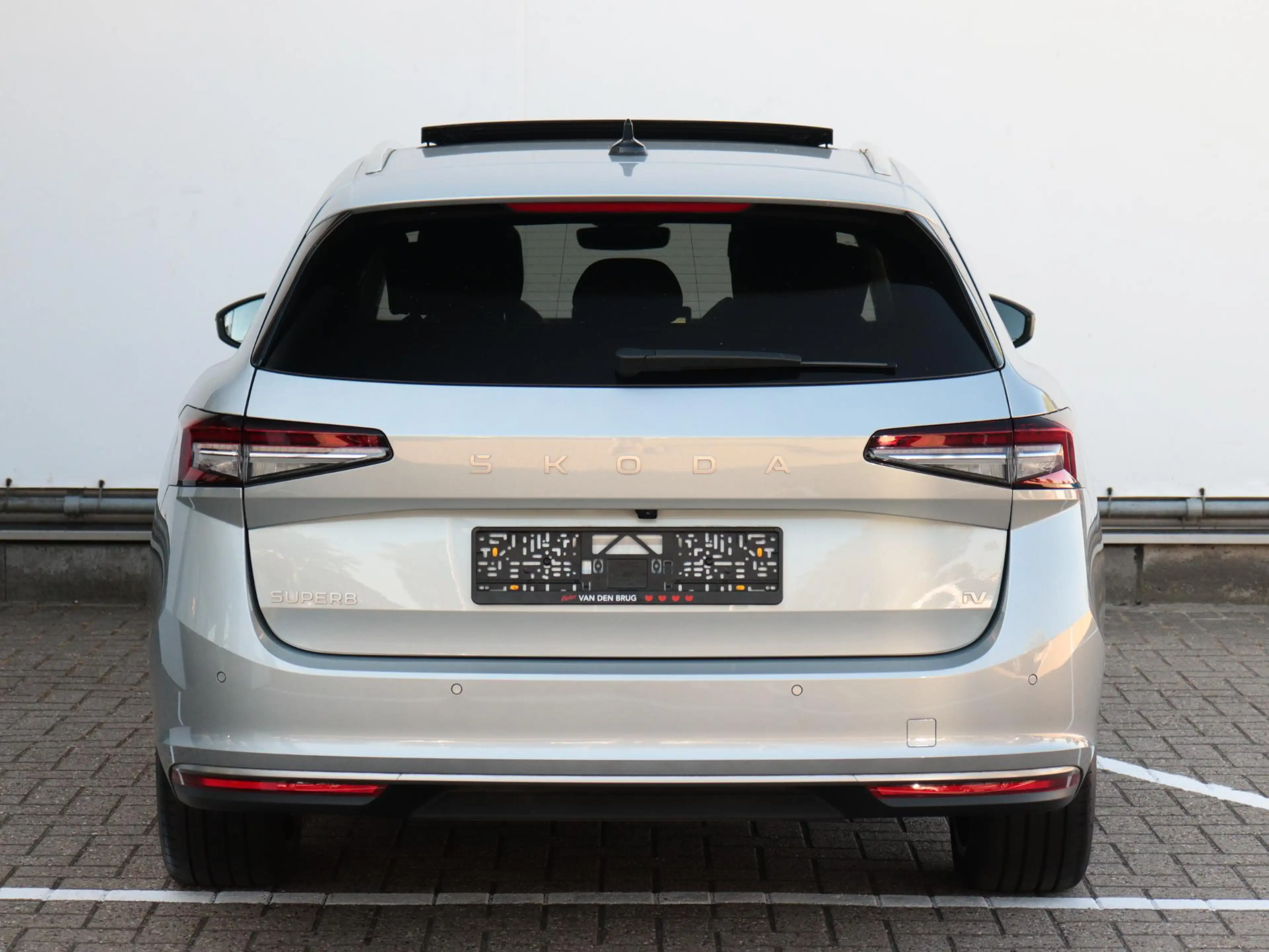 Skoda Superb 1.5 TSI PHEV Laurin & Klement | Wegklapbare trekha — photo 7