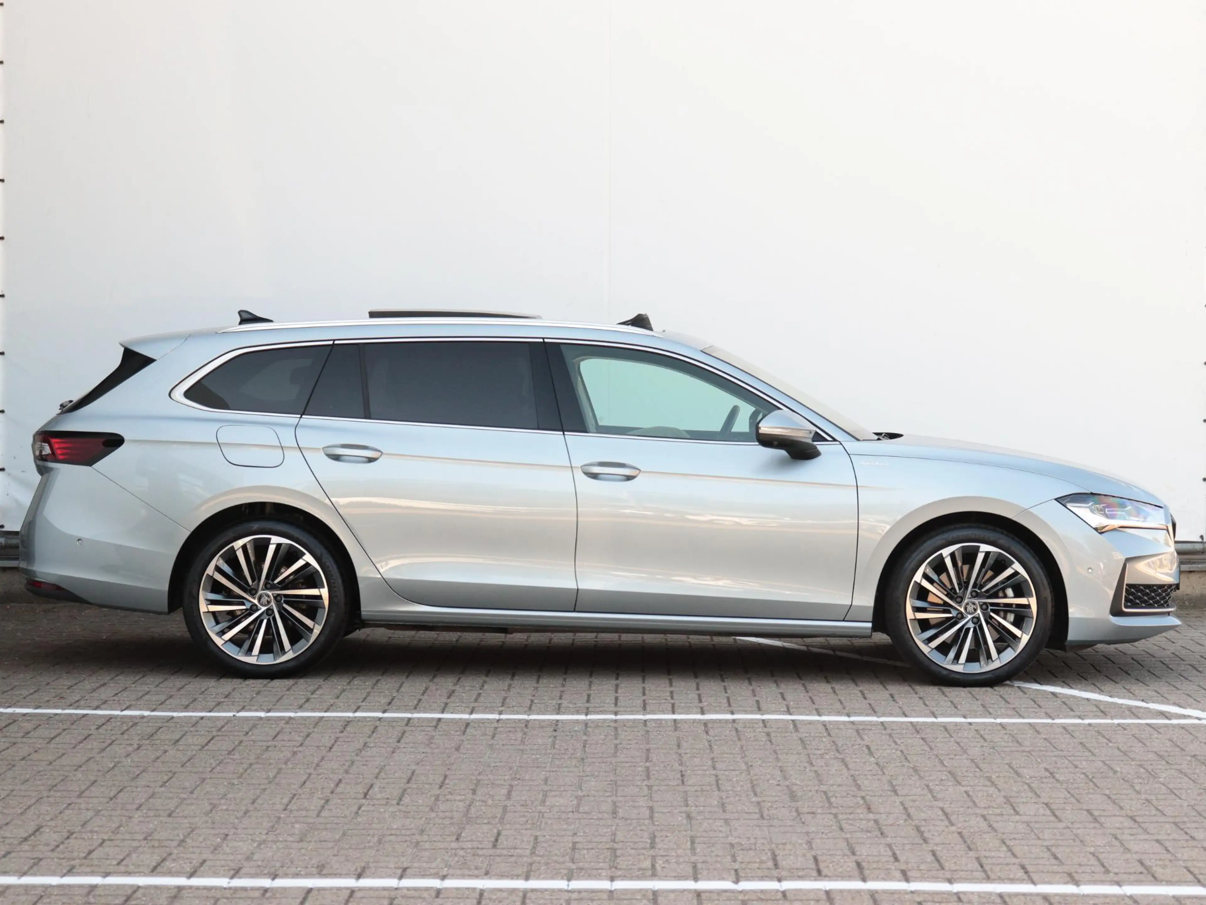 Skoda Superb 1.5 TSI PHEV Laurin & Klement | Wegklapbare trekha — photo 3