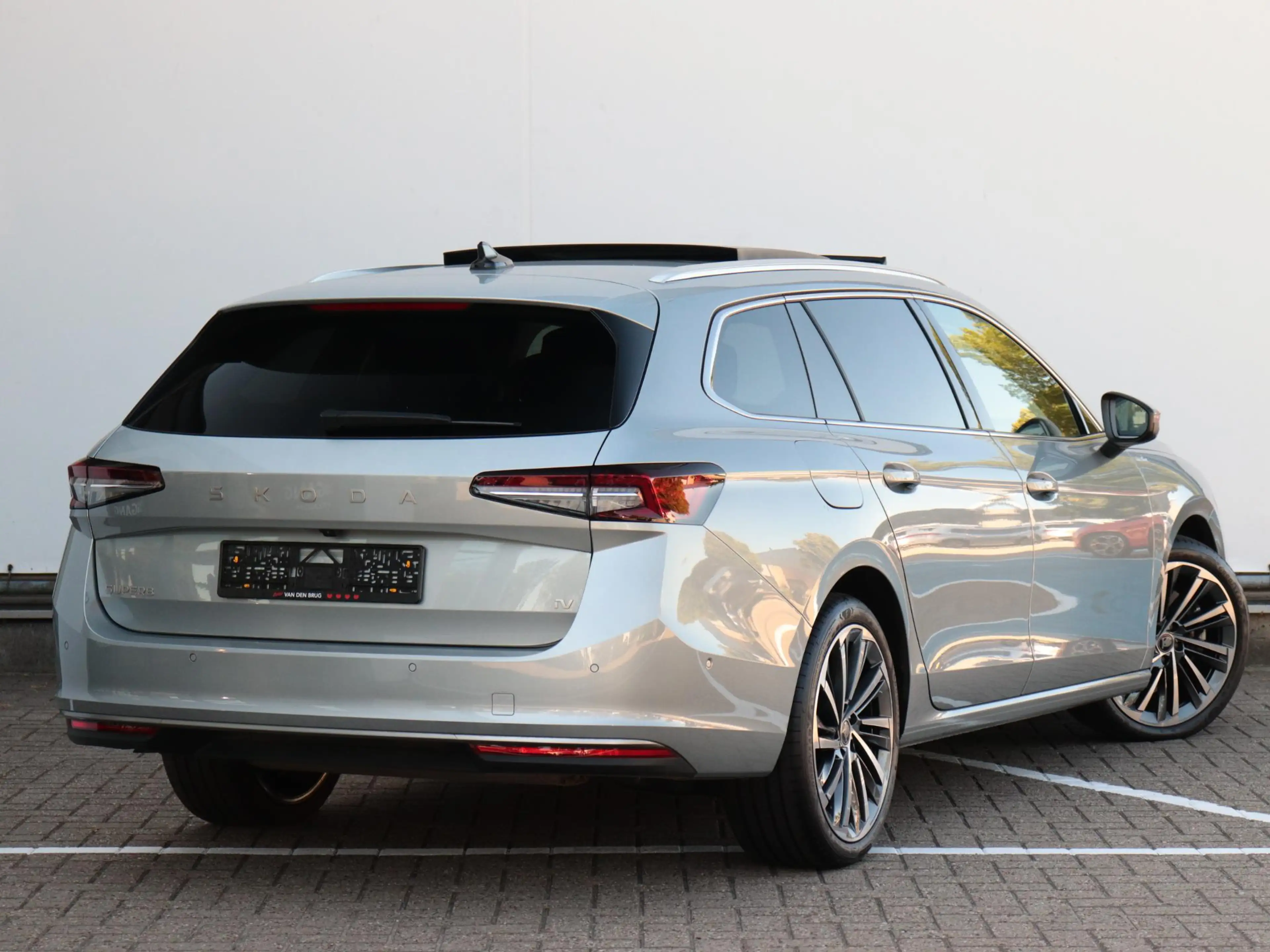Skoda Superb 1.5 TSI PHEV Laurin & Klement | Wegklapbare trekha — photo 6
