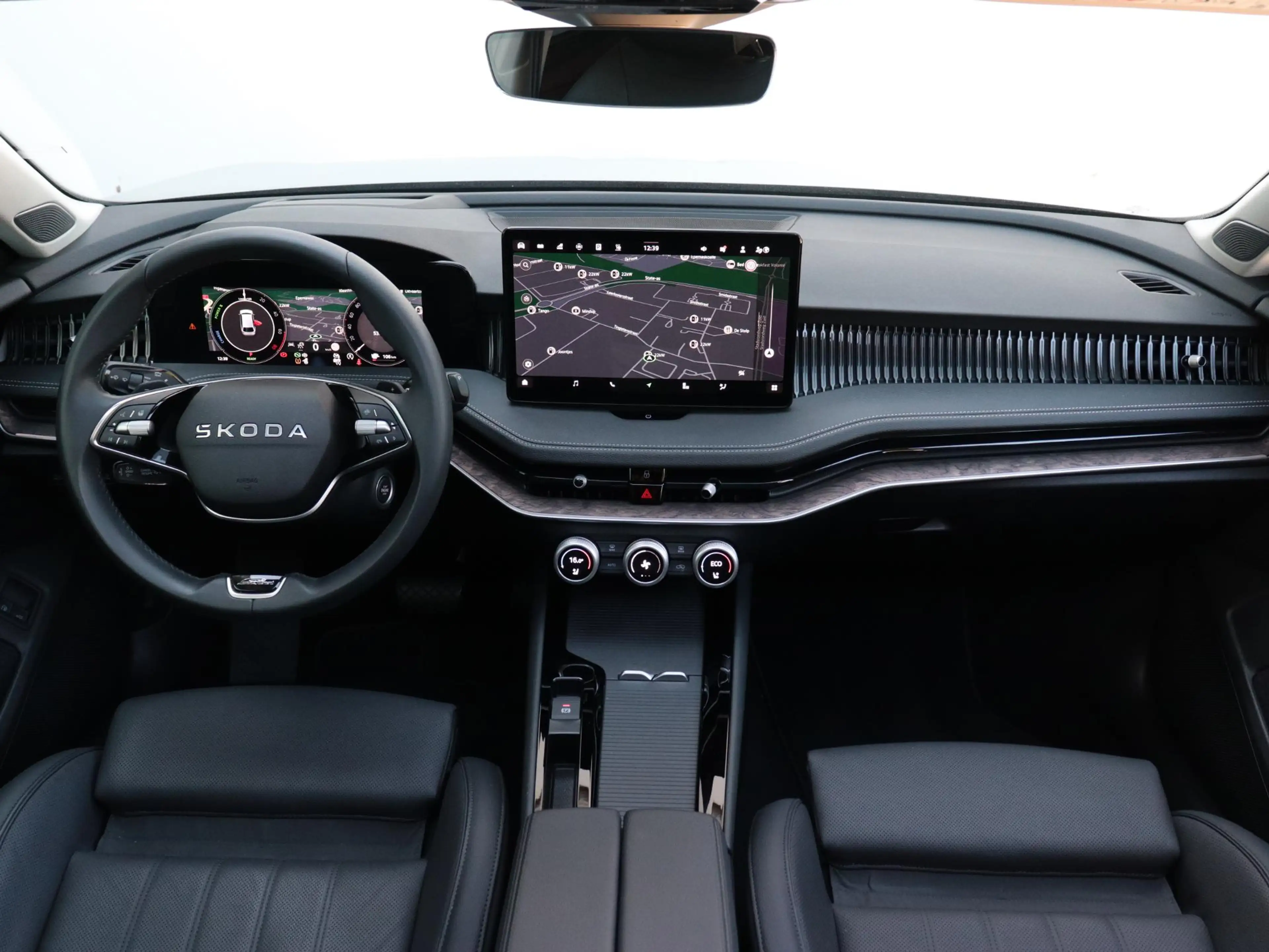 Skoda Superb 1.5 TSI PHEV Laurin & Klement | Wegklapbare trekha — photo 8
