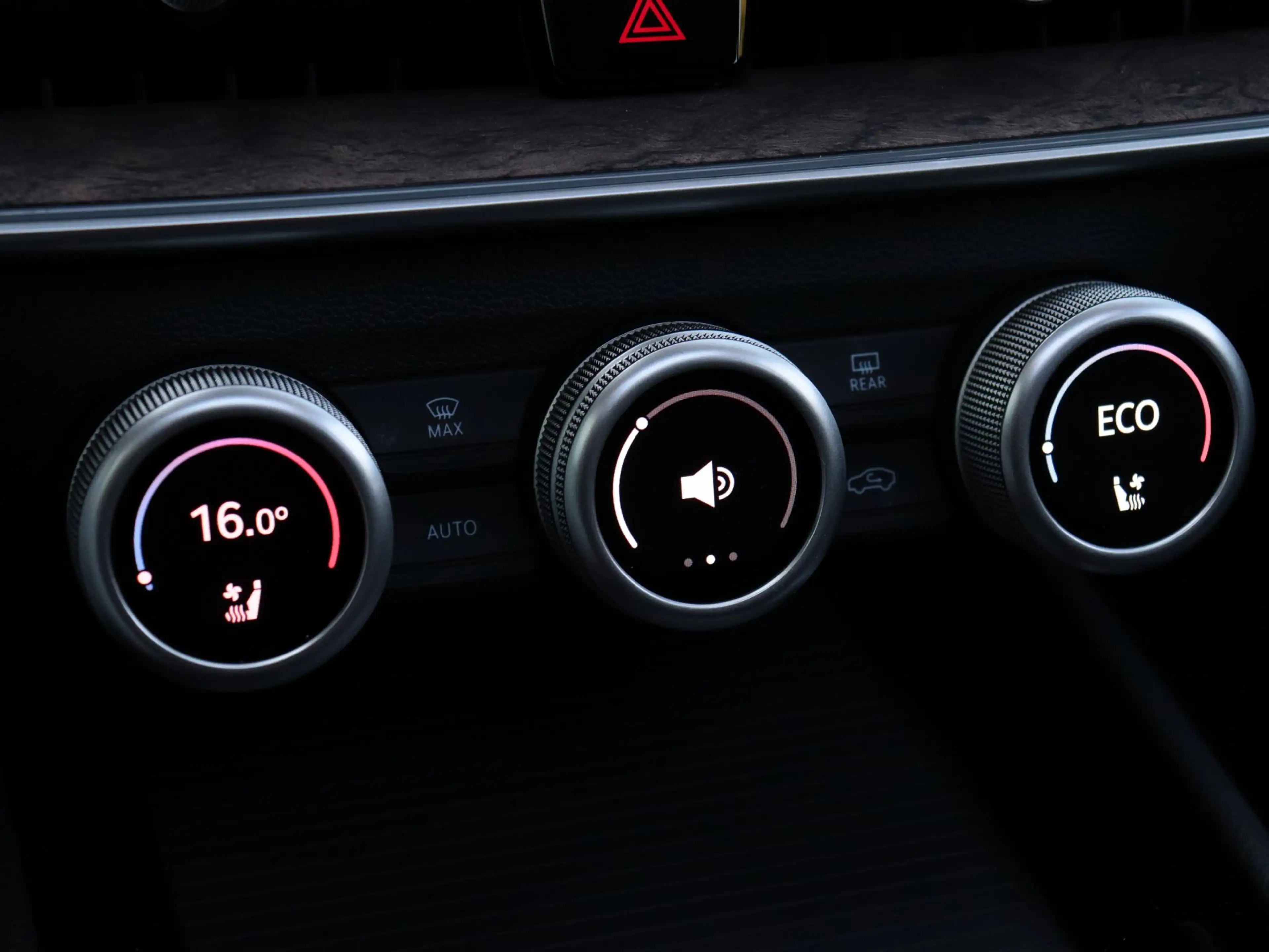 Skoda Superb 1.5 TSI PHEV Laurin & Klement | Wegklapbare trekha — photo 14
