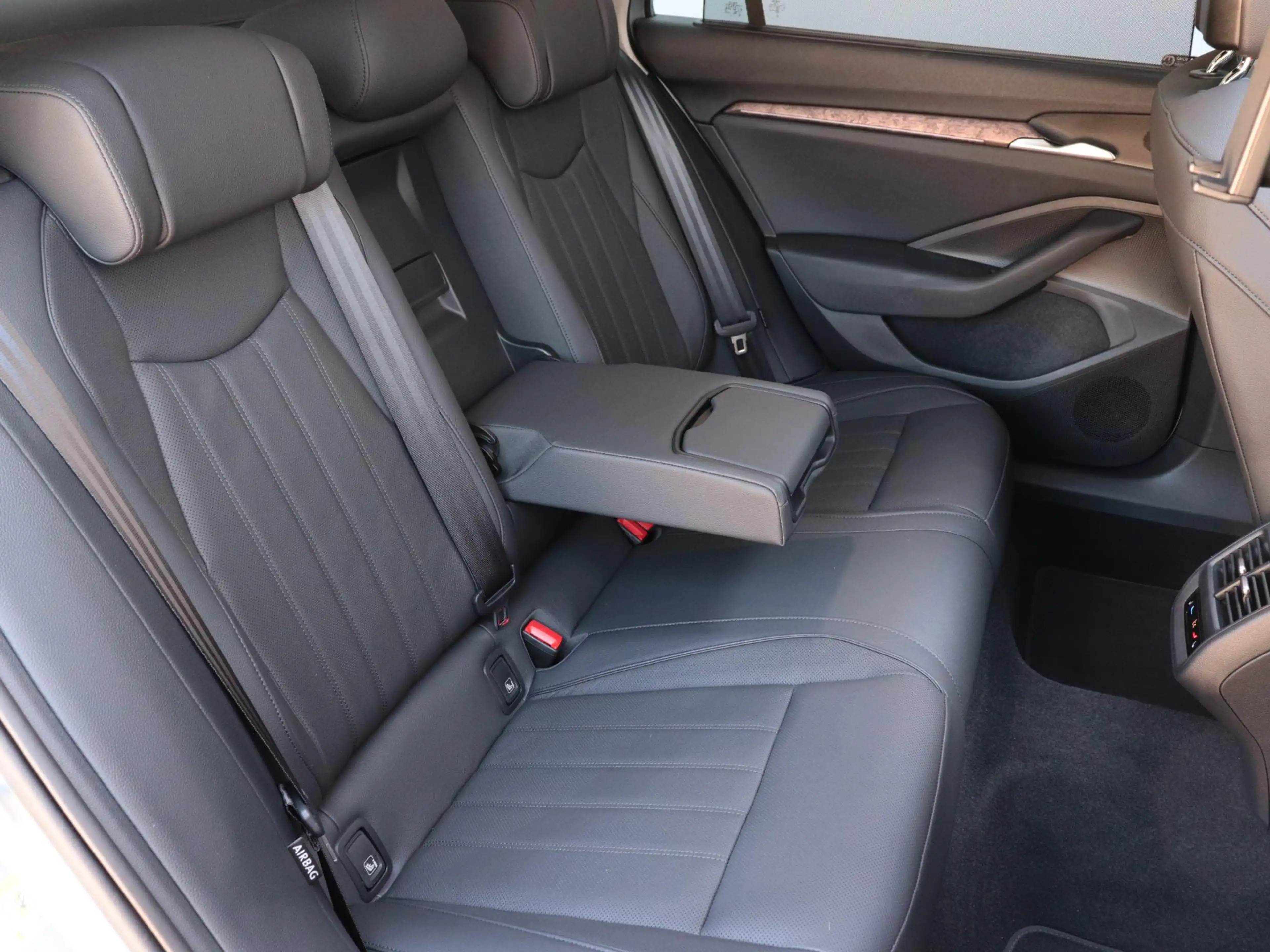 Skoda Superb 1.5 TSI PHEV Laurin & Klement | Wegklapbare trekha — photo 11
