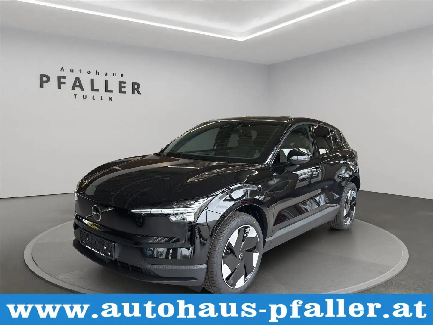 Volvo EX30 Single Motor Extended Range 69kWh Plus Noir - 1