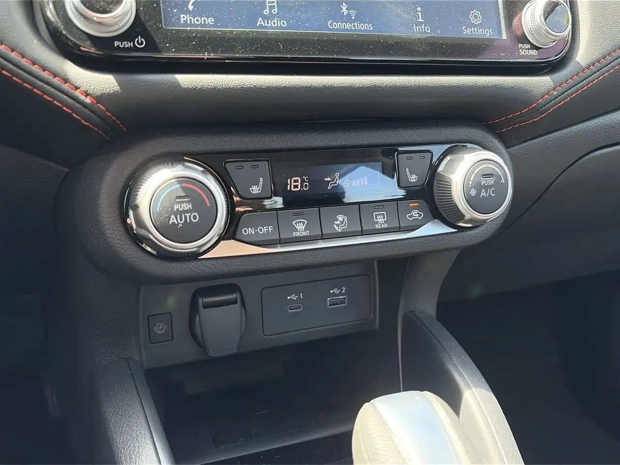 Nissan Versa снимка Nissan Versa