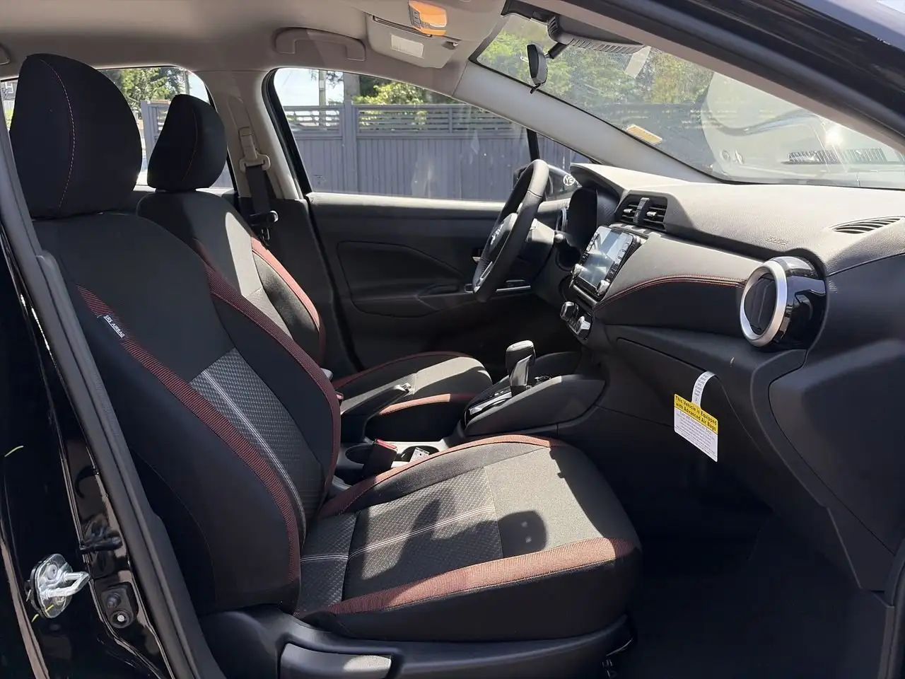 Nissan Versa снимка Nissan Versa
