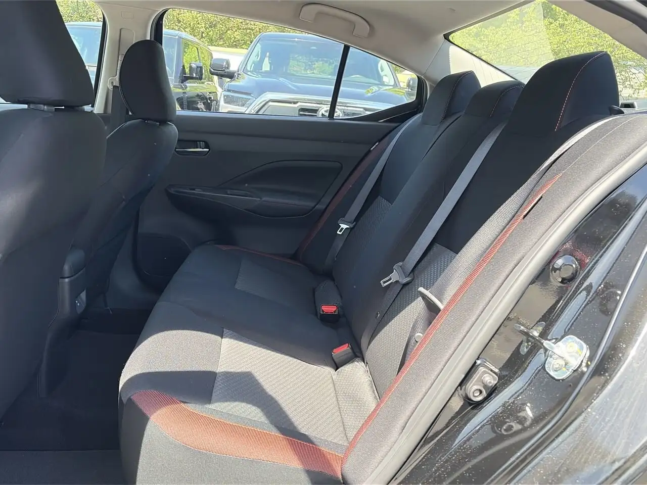 Nissan Versa снимка Nissan Versa