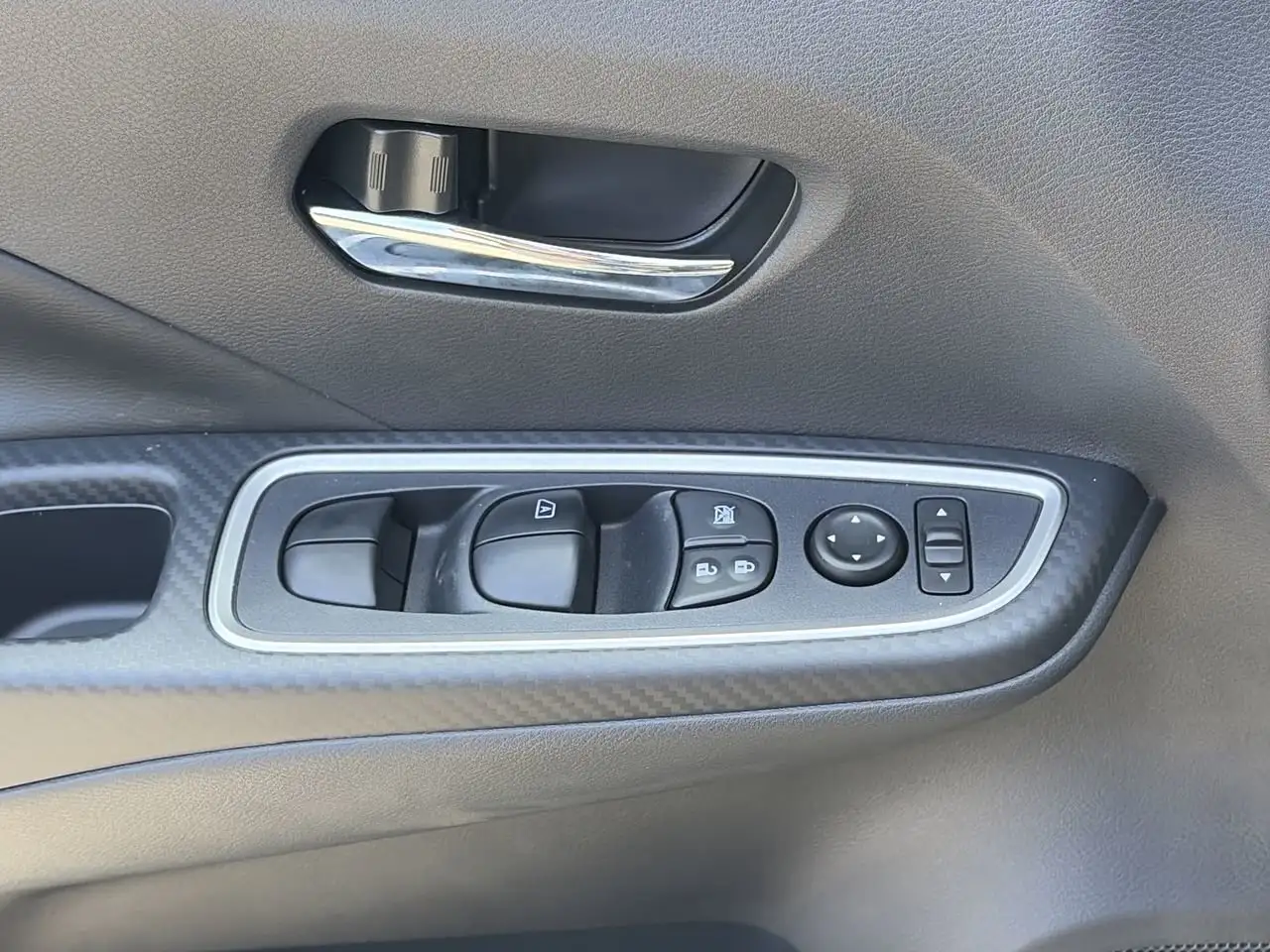Nissan Versa снимка Nissan Versa
