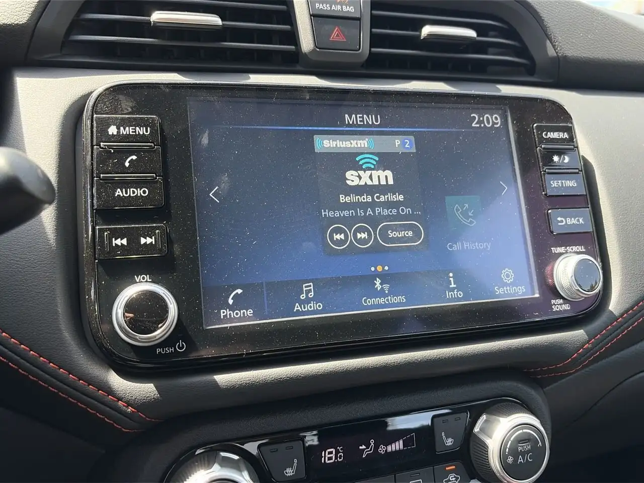 Nissan Versa снимка Nissan Versa