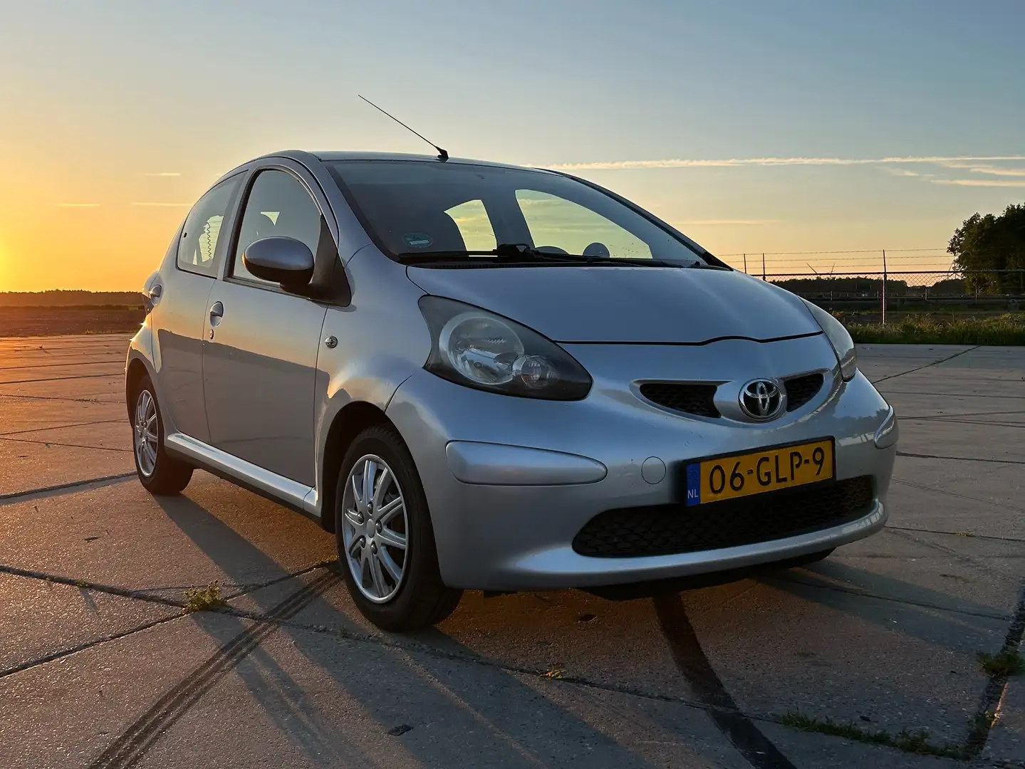Toyota Aygo Aygo 1.0-12V Zilver - 1