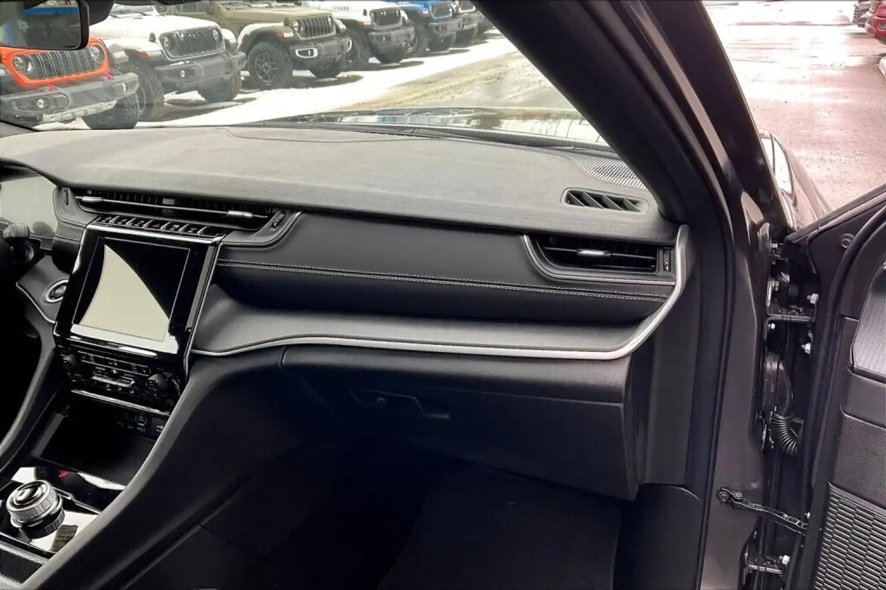 Jeep Grand Cherokee снимка Jeep Grand Cherokee