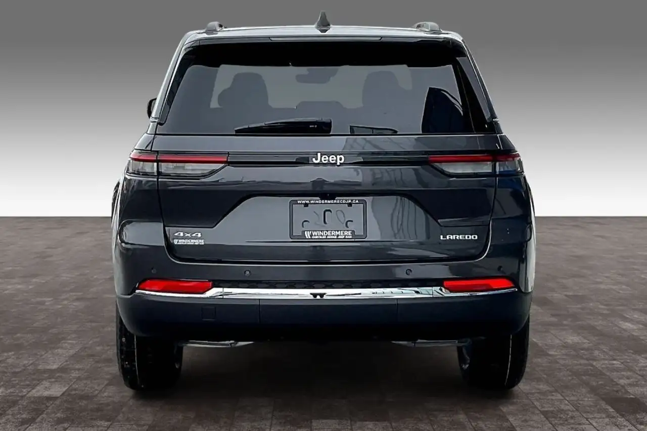 Jeep Grand Cherokee снимка Jeep Grand Cherokee