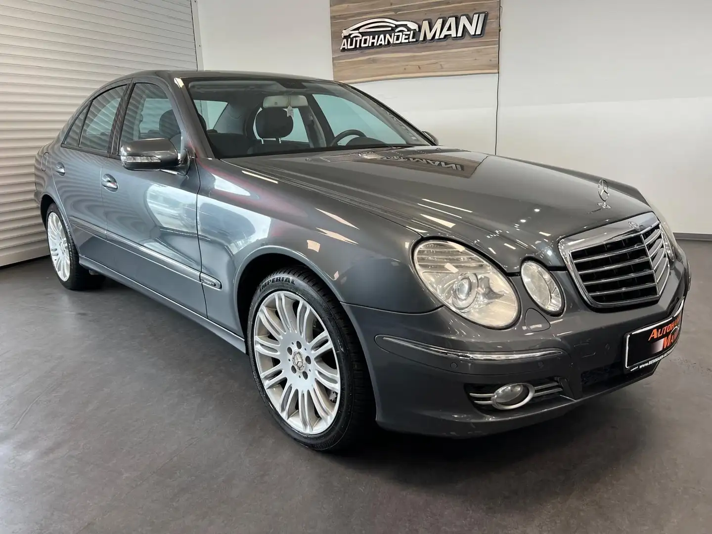 Mercedes-Benz E 320 CDI 4Matic/Navi/Leder/Bi-Xenon/Avangarde/ Gris - 1