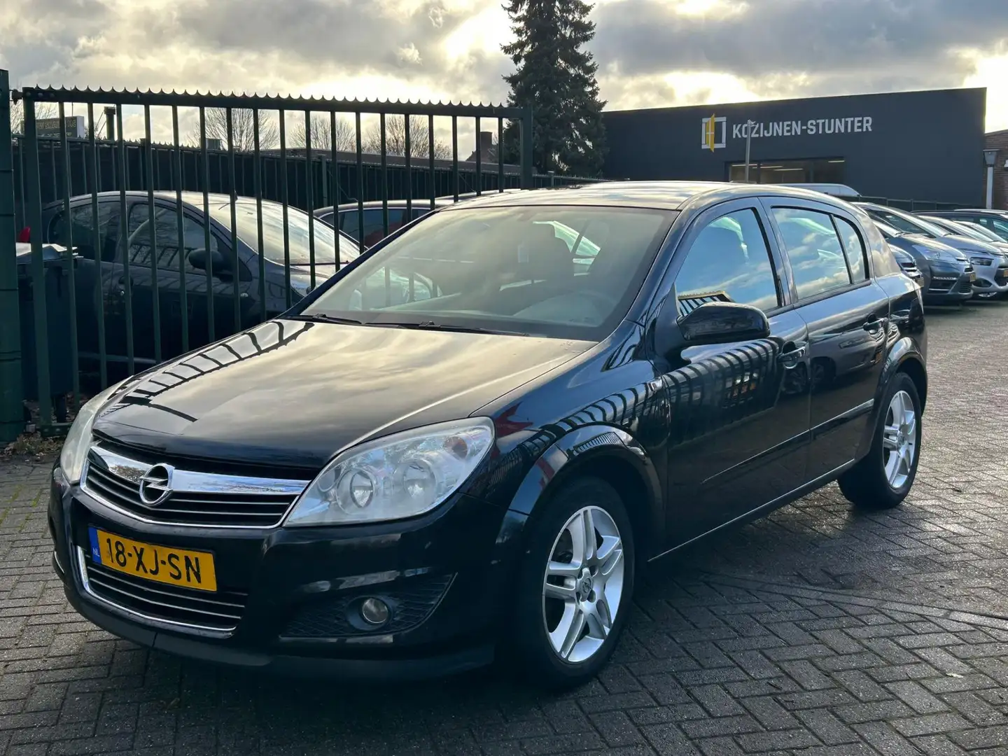 Opel Astra 1.4 Temptation airco elektrische ramen cv op afs Schwarz - 2