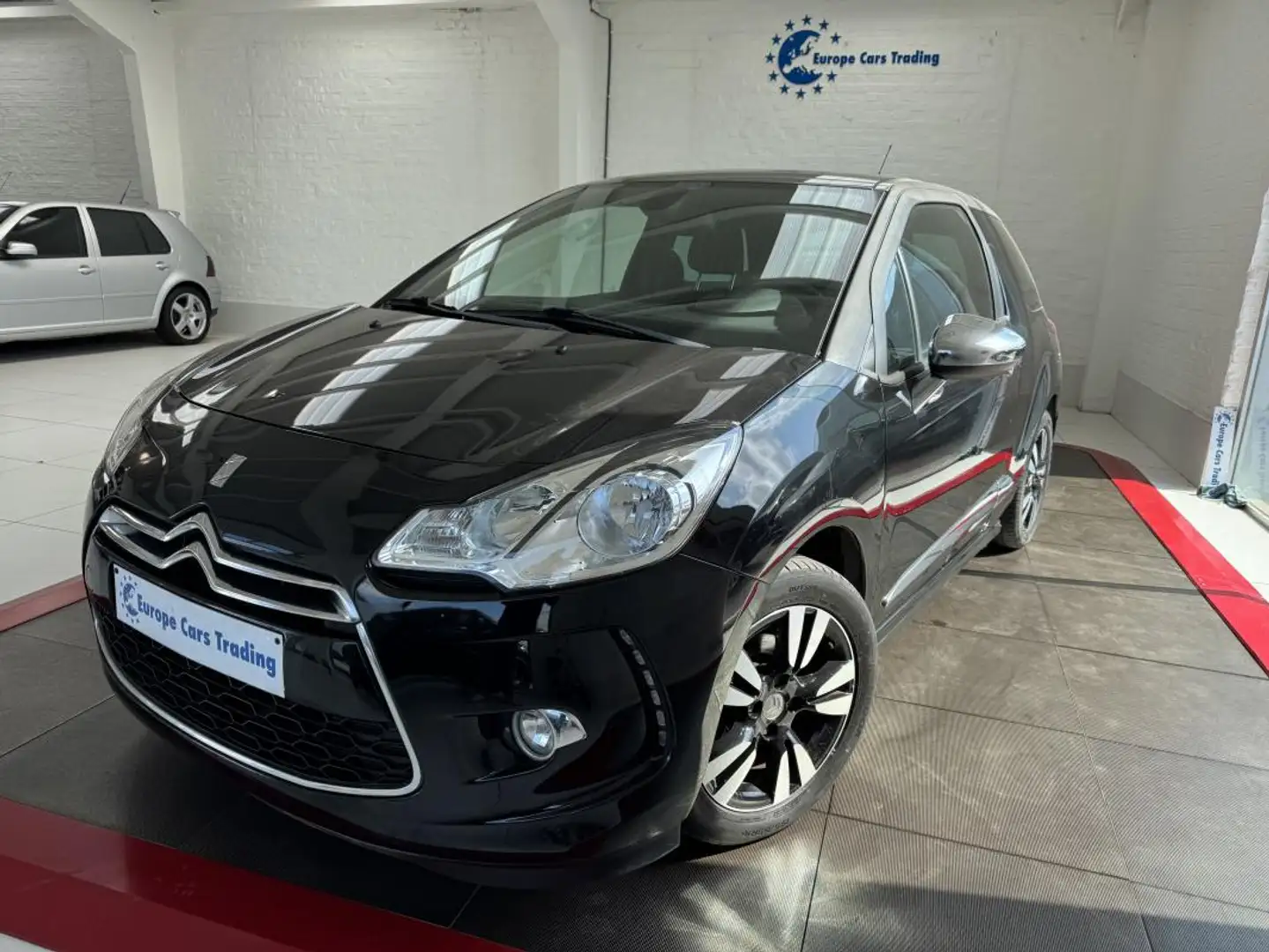 Citroen DS3 82 CH FINITION "SO CHIC" BI TON - 1ERE MAIN DISTRI Noir - 1