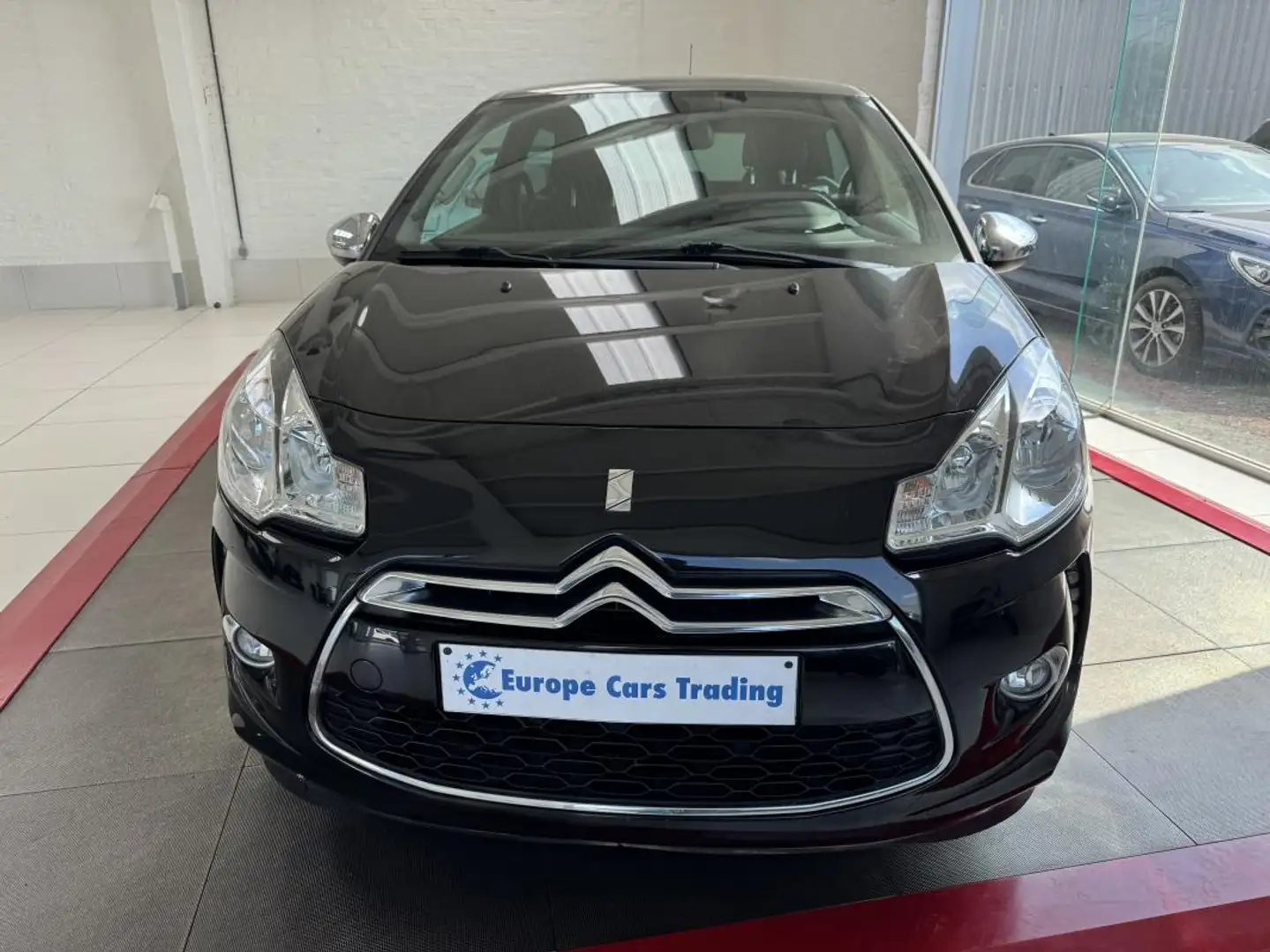 Citroen DS3 82 CH SO CHIC 1ERE MAIN DISTRIBUTION OK GAR 12M Zwart - 2
