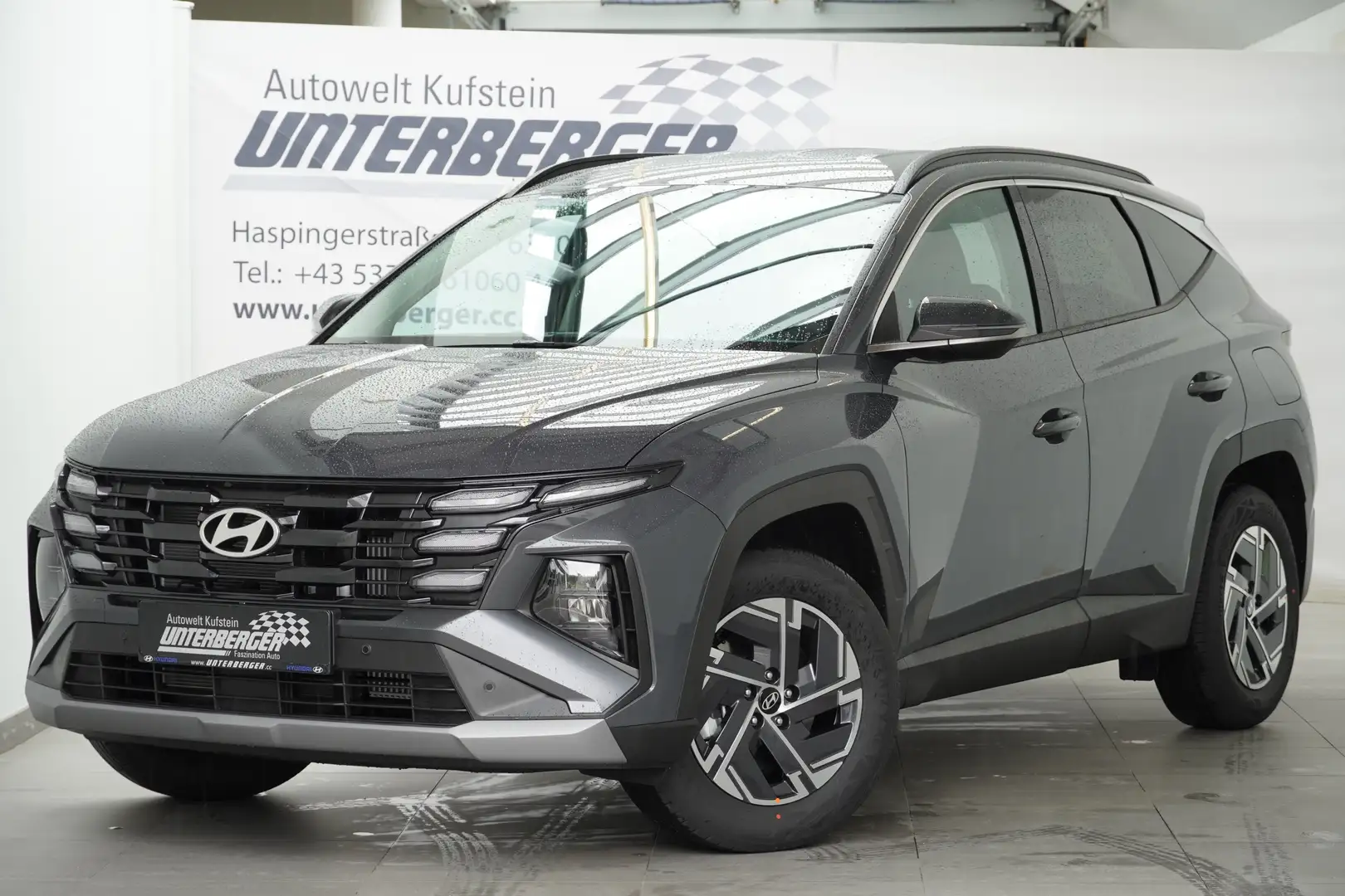 Hyundai TUCSON NX4 Jubile 1,6 T-GDi HEV 4WD AT Grau - 2