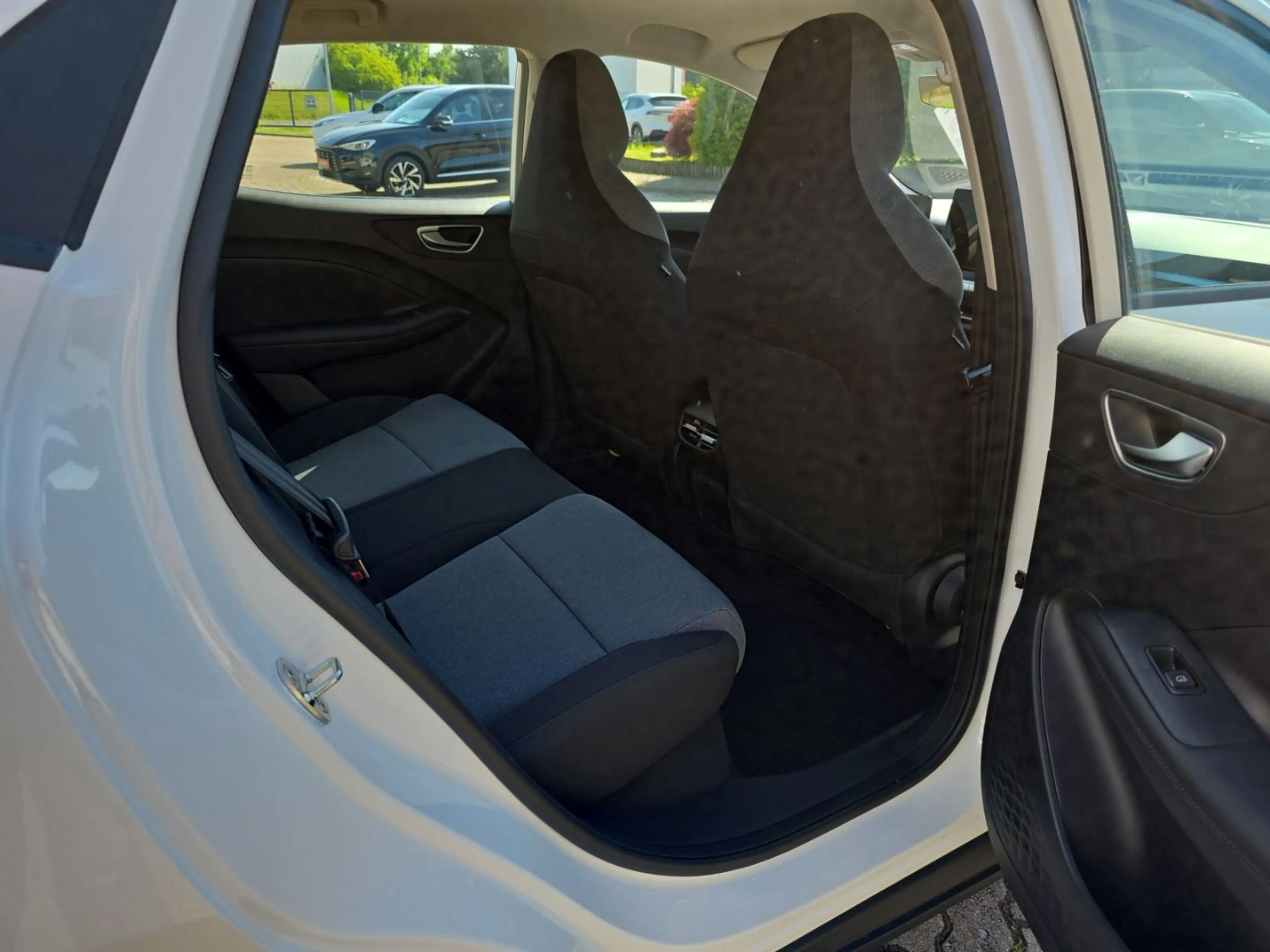 MG MG4 EV Urban 54kWh COM LED NAVI PDC SOFORT VERFÜ — photo 10