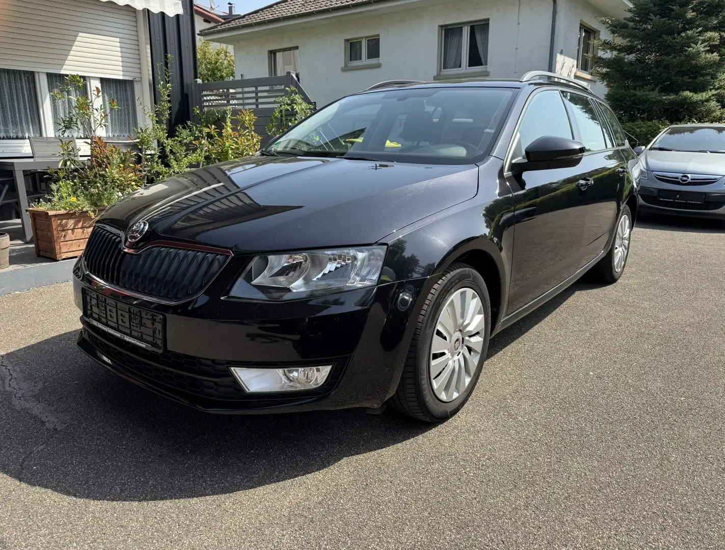 Skoda Octavia Ambition 2.0 TDI DSG *AHK*Navi* Černá - 1