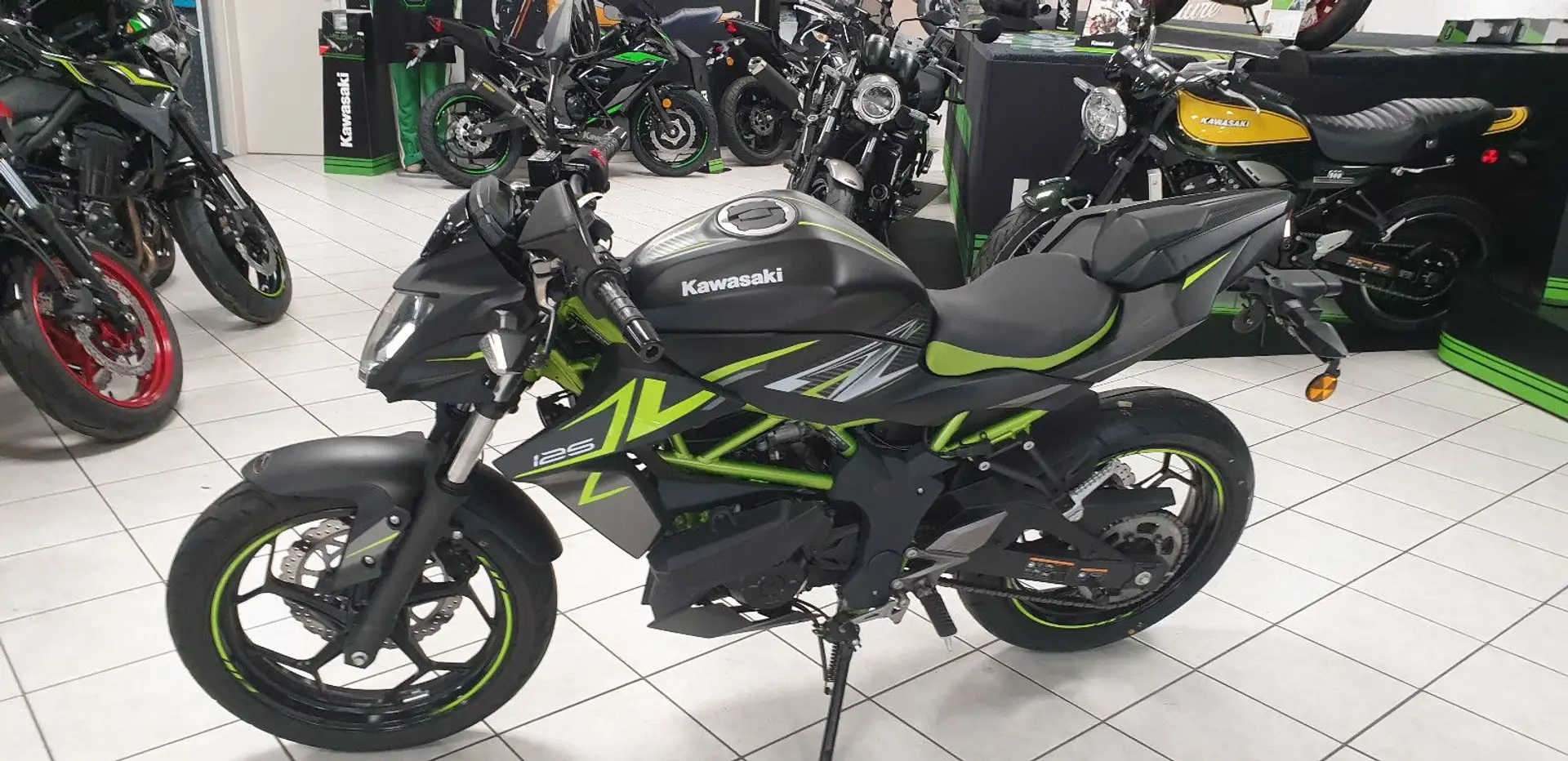 Kawasaki Z 125 Performance schwarz/grün mit Arrow Negru - 1