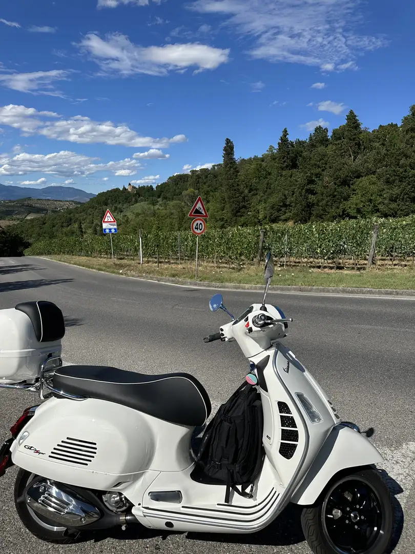 Vespa GTS Super 300 - 1
