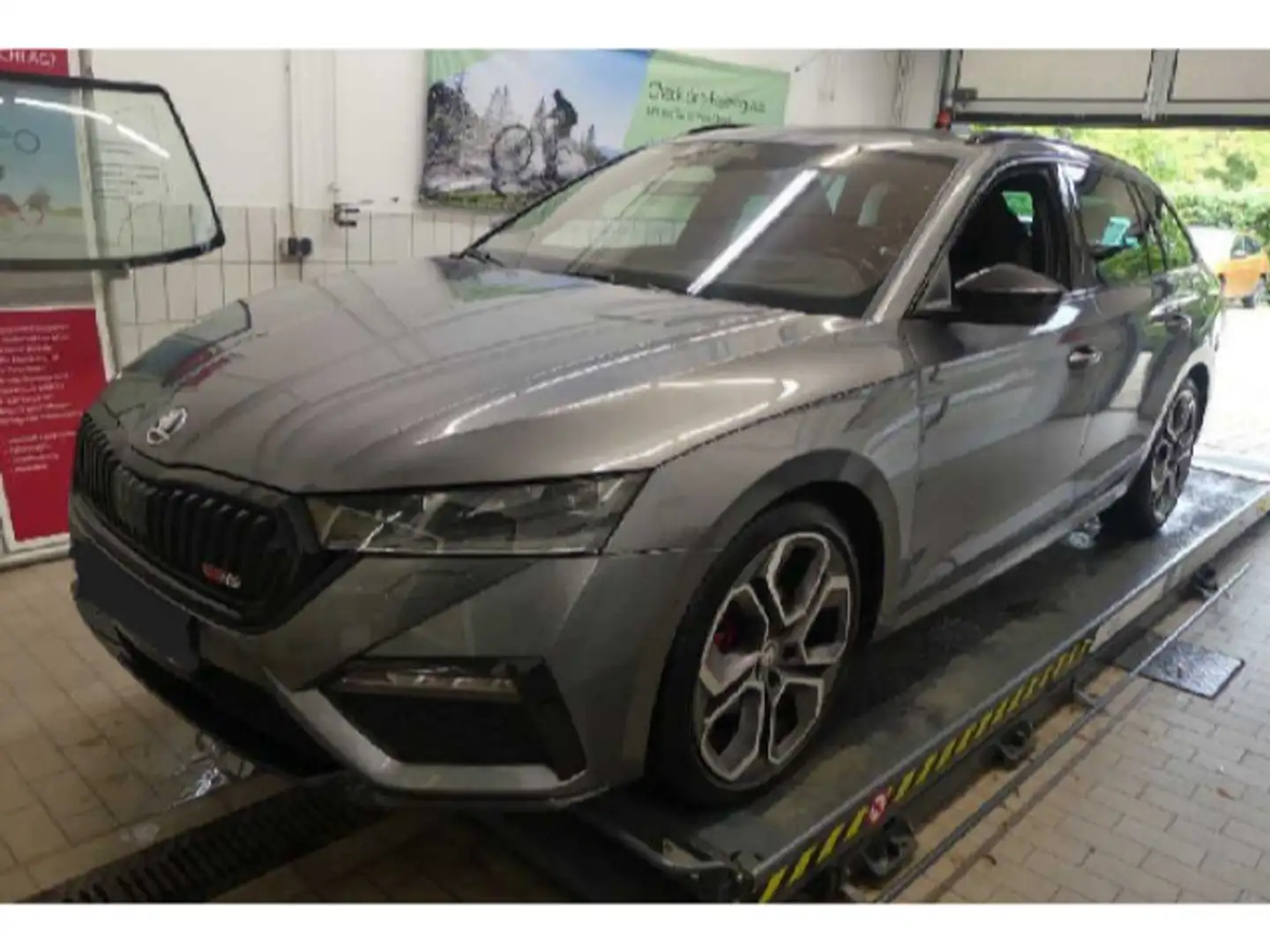 Skoda Octavia Combi 2.0 TDI DSG RS Navi AHK Canton Grau - 2