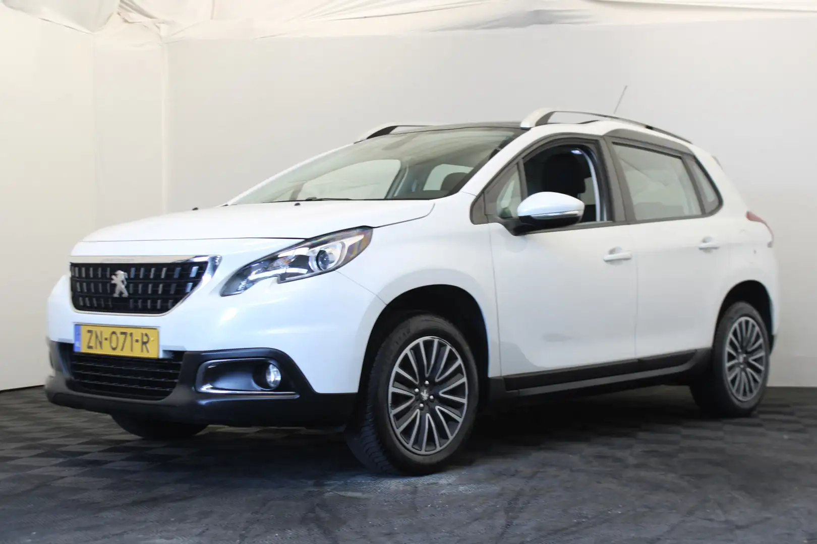 Peugeot 2008 1.2 PureTech Blue Lion |Pano|Trekhaak| Wit - 1
