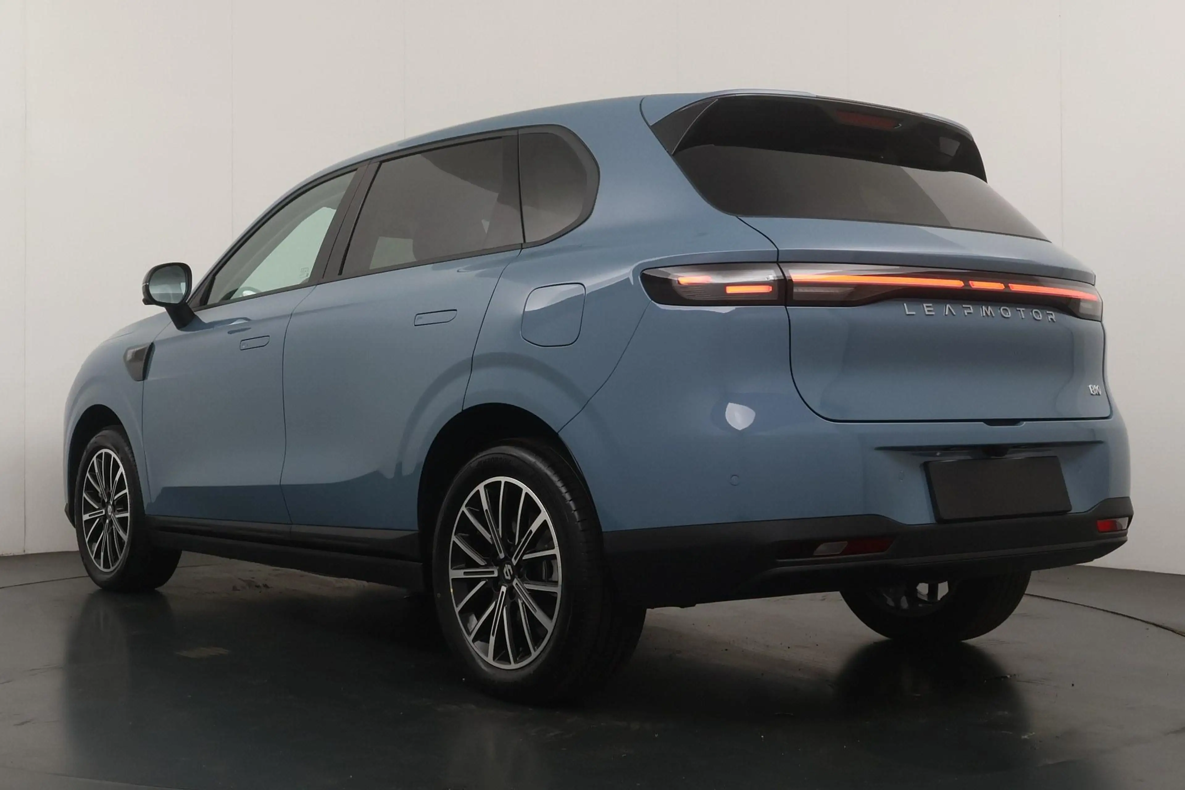 Leapmotor B10 Design Hybrid EV 18.8 kWh Actieradius WLTP 900km | — photo 2