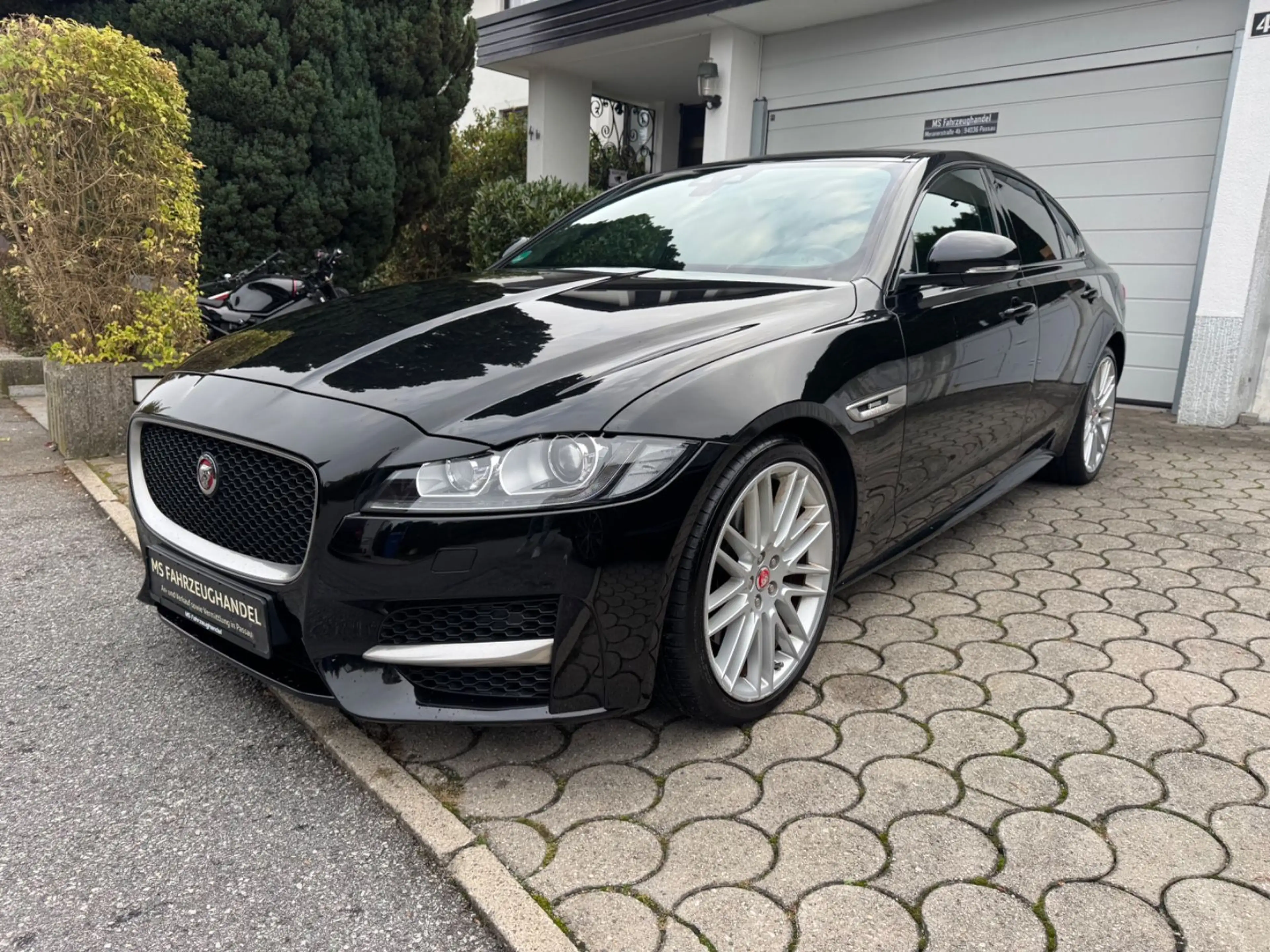 Jaguar XF R-Sport 3.0D *TÜV 04/28*20 Zoll*SHZ*Pano*