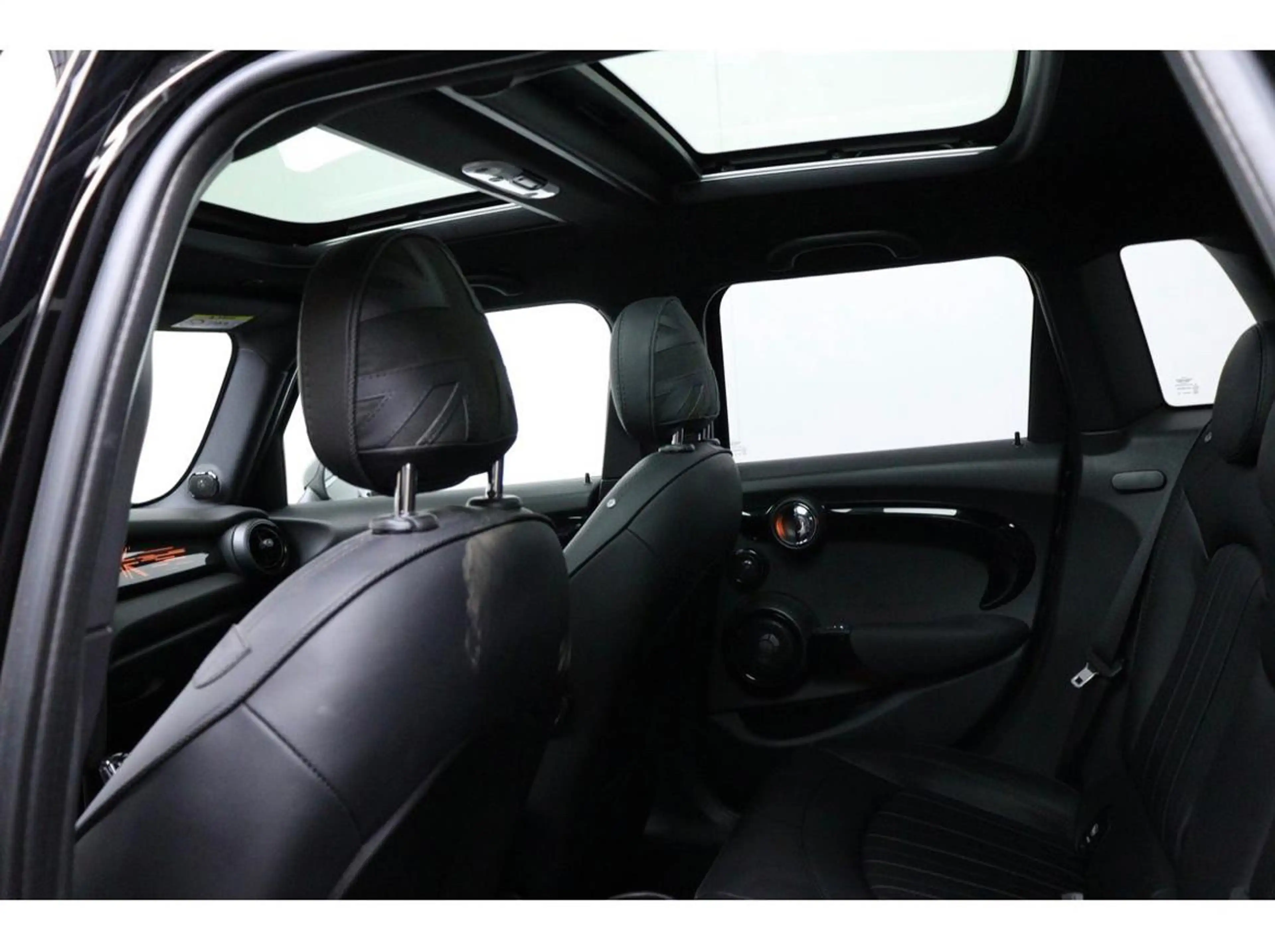 MINI Cooper S 5-Deurs 2.0 Knightsbridge Edition Jcw package Pano — photo 13