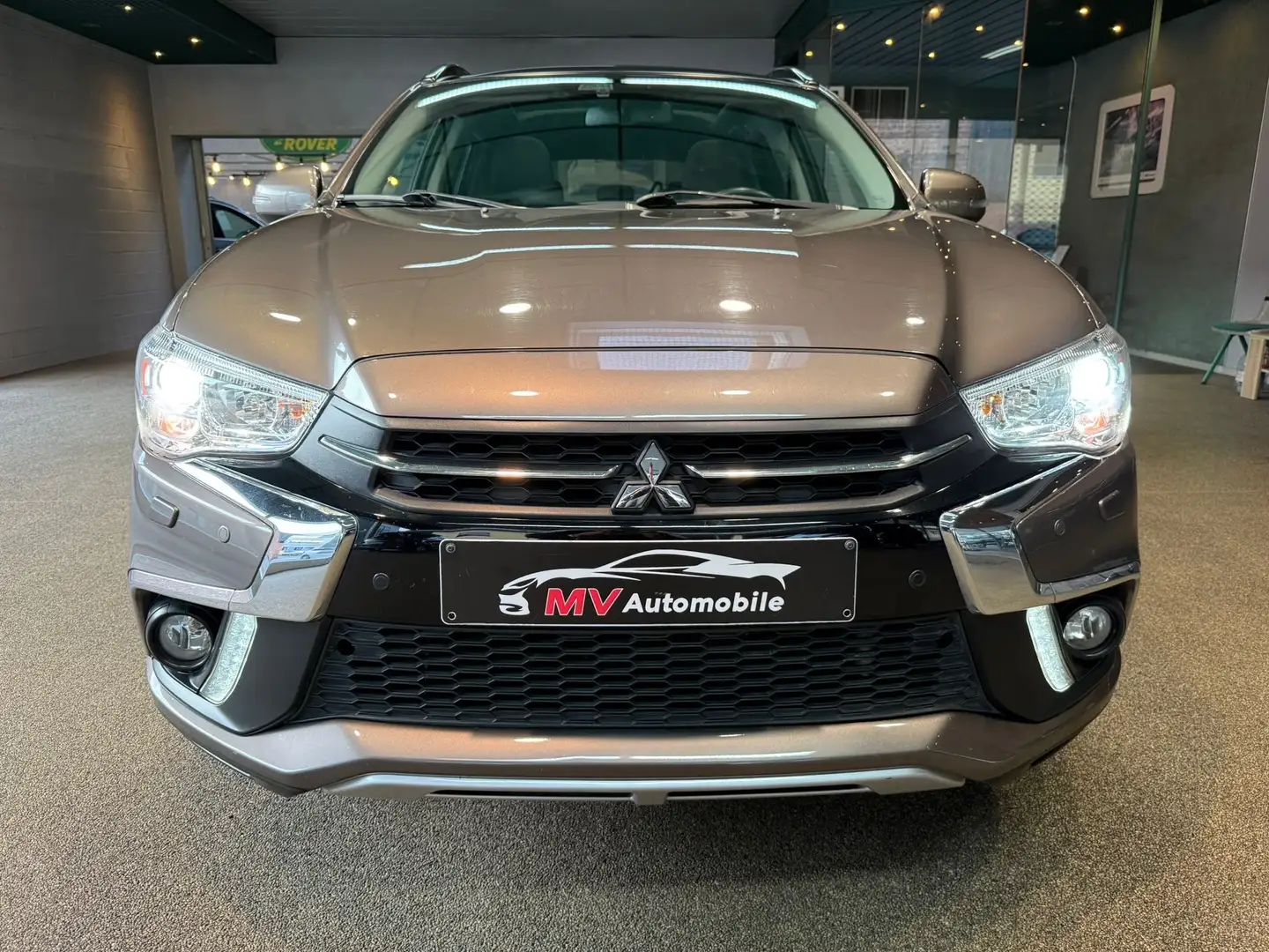 Mitsubishi ASX 1.6i 2WD * Xénon * Toit pano * Semi-cuir * Navi Brun - 2