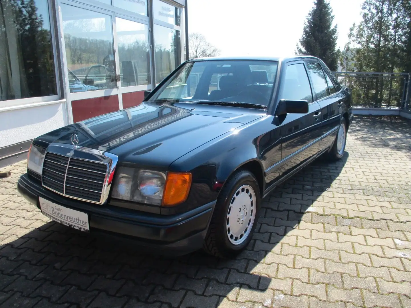 Mercedes-Benz 300 E W124+Klima+Guter Zustand 5-Gang Albastru - 1