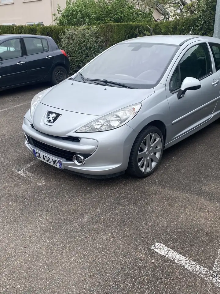 Peugeot 207 1.6 HDi 16v 90ch Urban