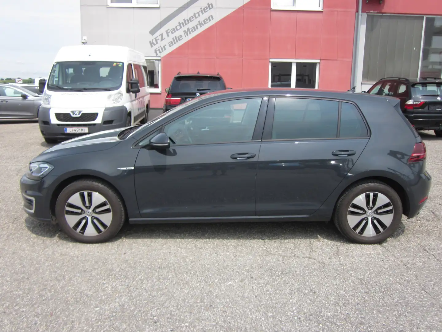 Volkswagen e-Golf 35,8kWh Wärmepumpe ACC LED Virtual Garantie Grau - 2