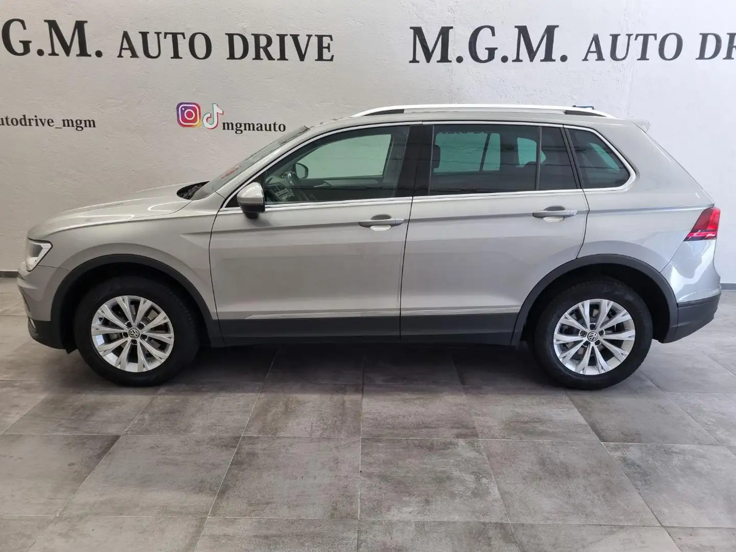 Volkswagen Tiguan 2.0 TDI SCR DSG 4MOTION Business BMT Grigio - 2