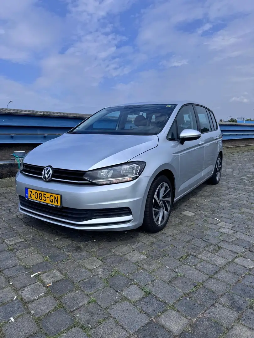 Volkswagen Touran 1.2 TSI Trendline 7p Grijs - 1