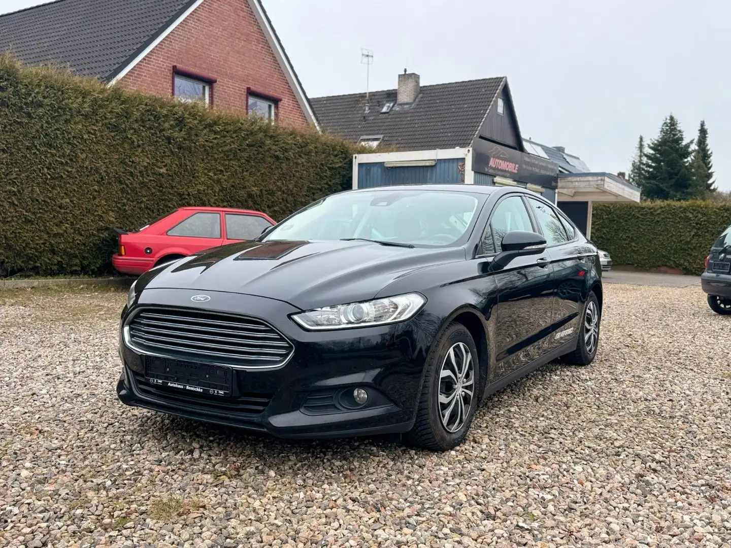 Ford Mondeo Lim. Trend/Kamera/Automatik/AHK Schwarz - 2