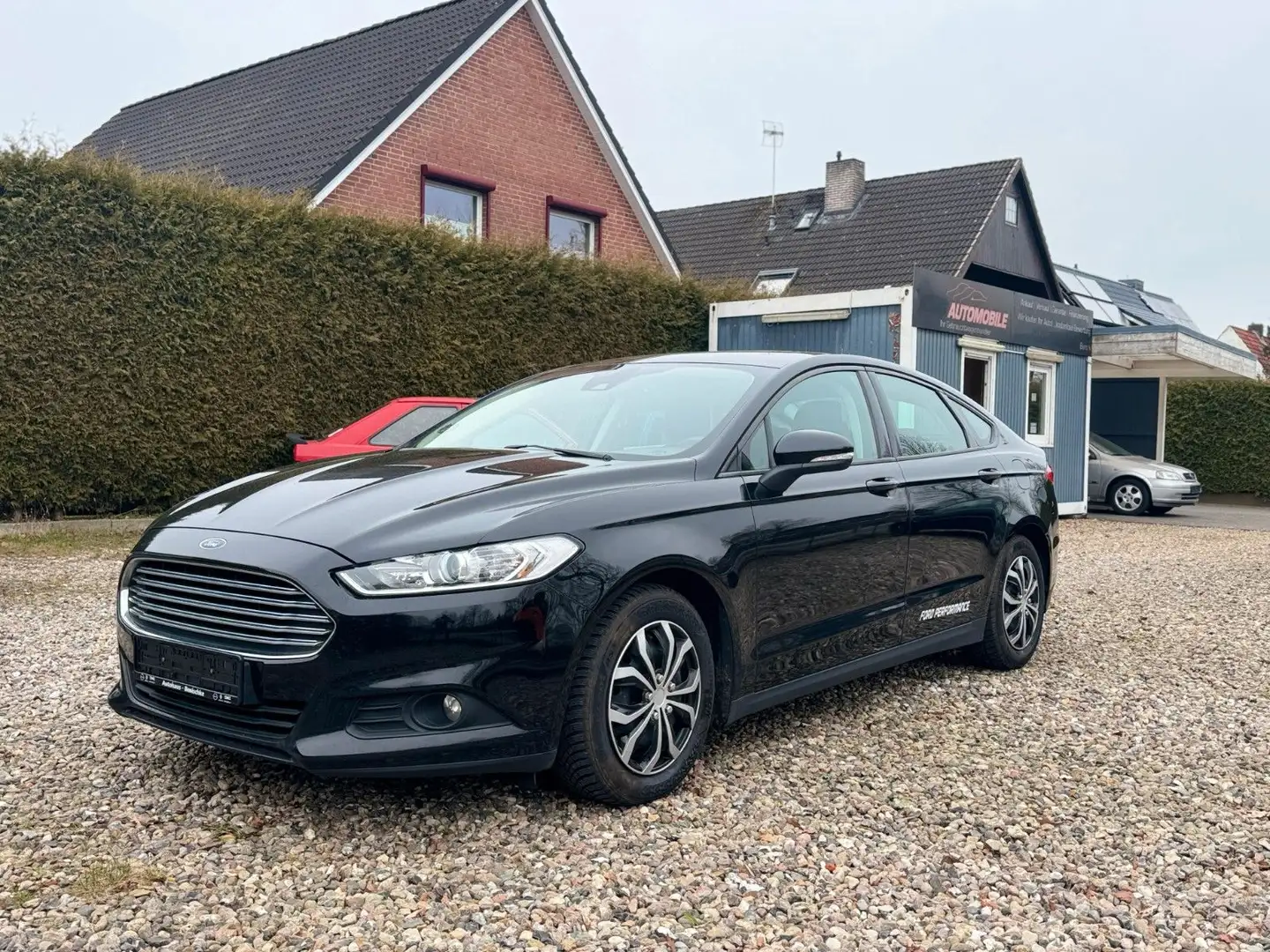 Ford Mondeo Lim. Trend/Kamera/Automatik/AHK Schwarz - 1