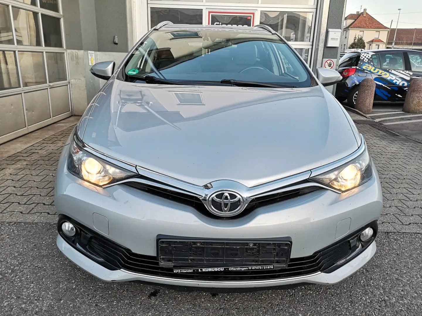 Toyota Auris Sport Edition-S+ NAVI Kamera EURO6 Silber - 2