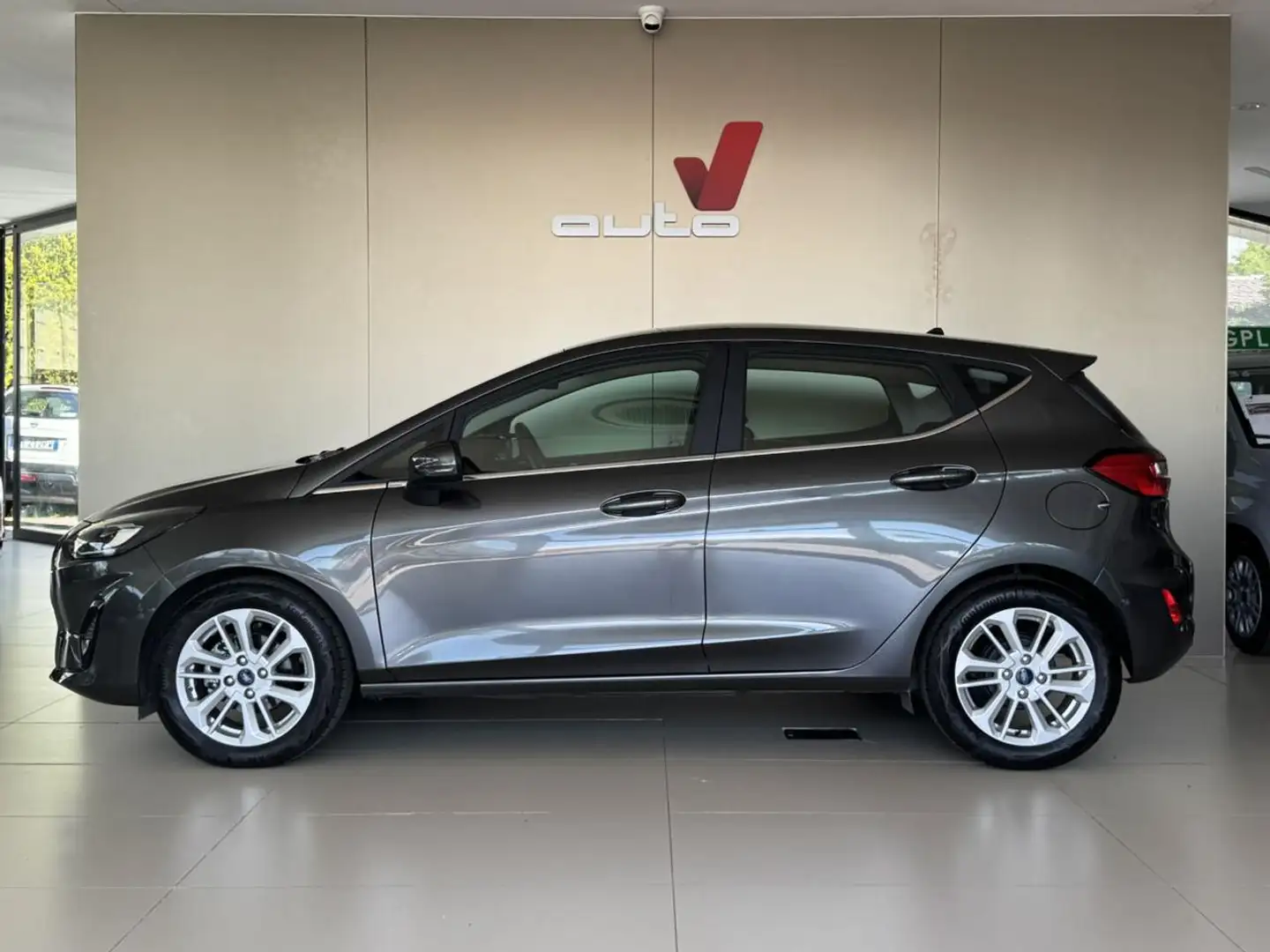 Ford Fiesta 1.1 75 CV 5 porte Titanium Grau - 1