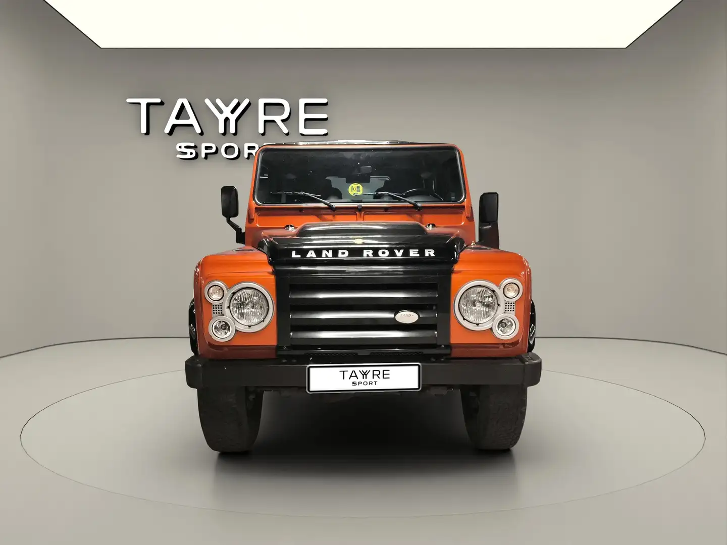 Land Rover Defender 90 SW SE - 2