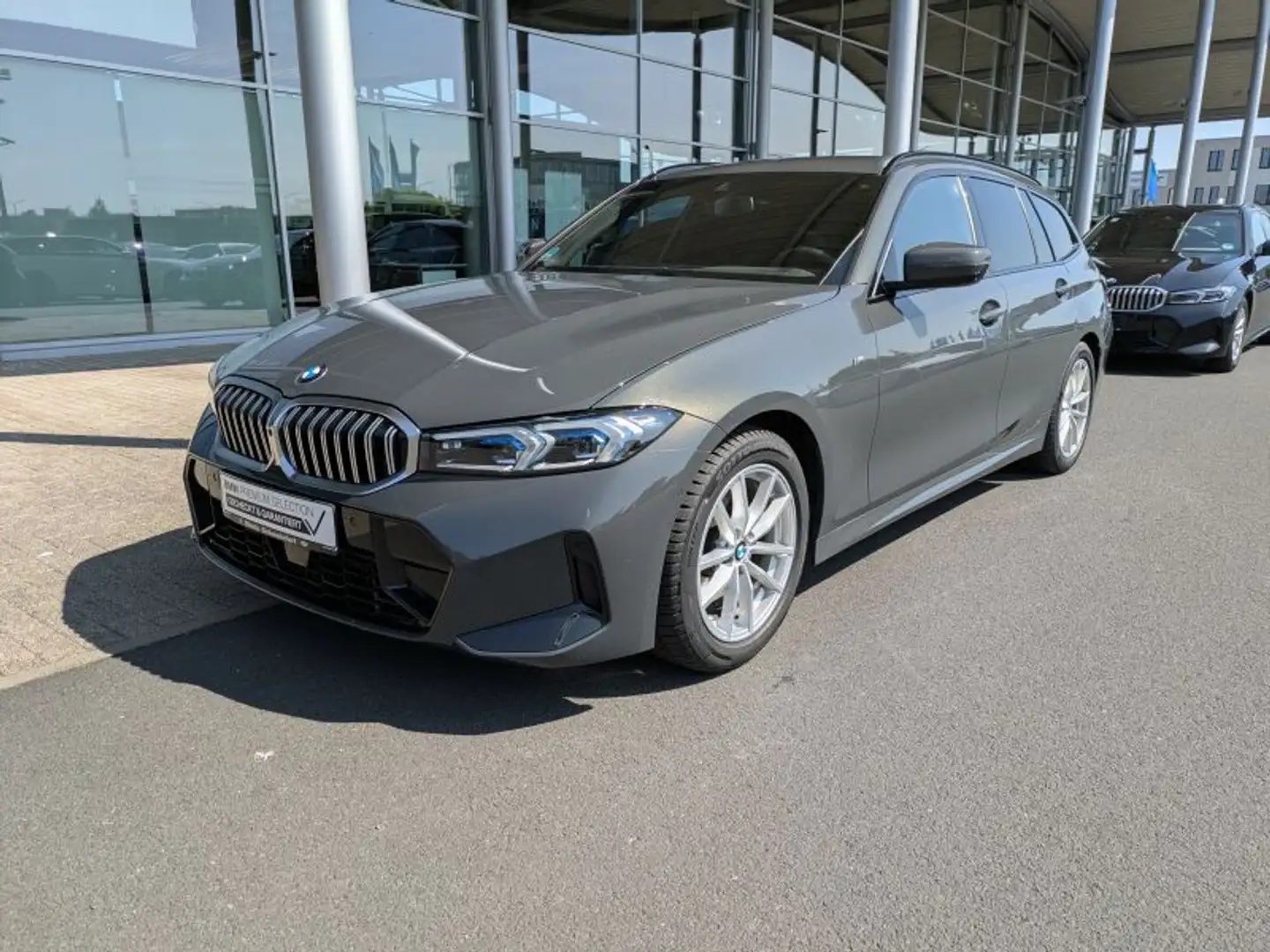 BMW 320 i Tour M Sport AHK. Head-Up. Park.Ass.Plus Grijs - 2