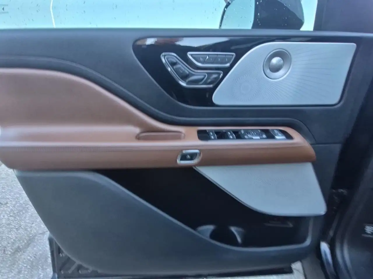 Lincoln Aviator снимка Lincoln Aviator