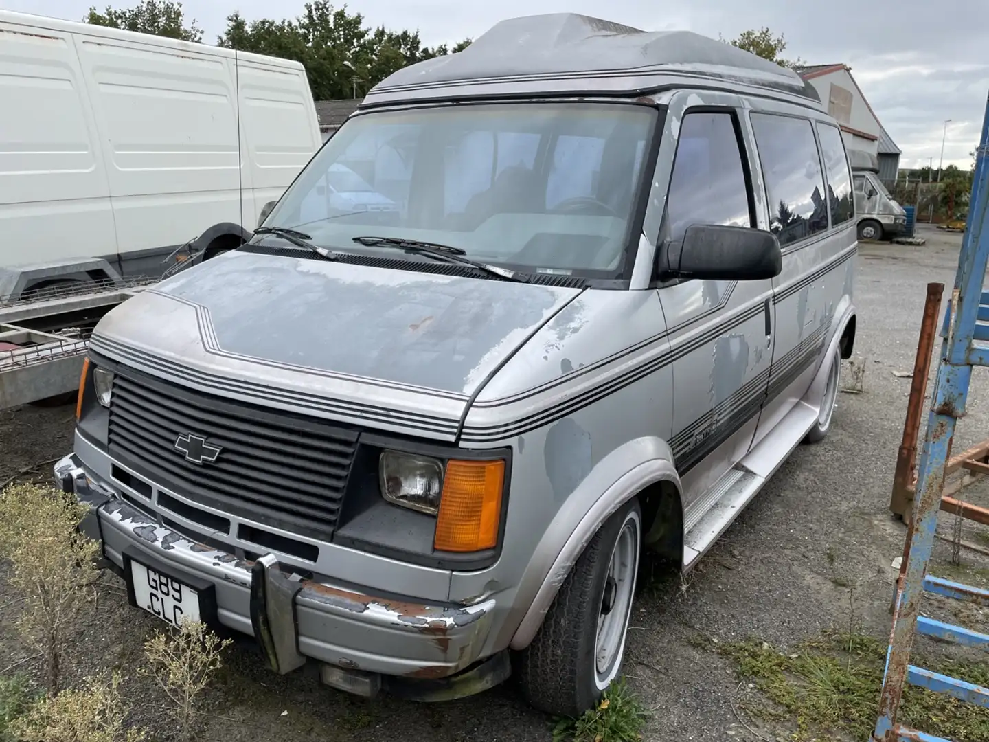 Chevrolet Astro V6 4.3 Срібний - 2