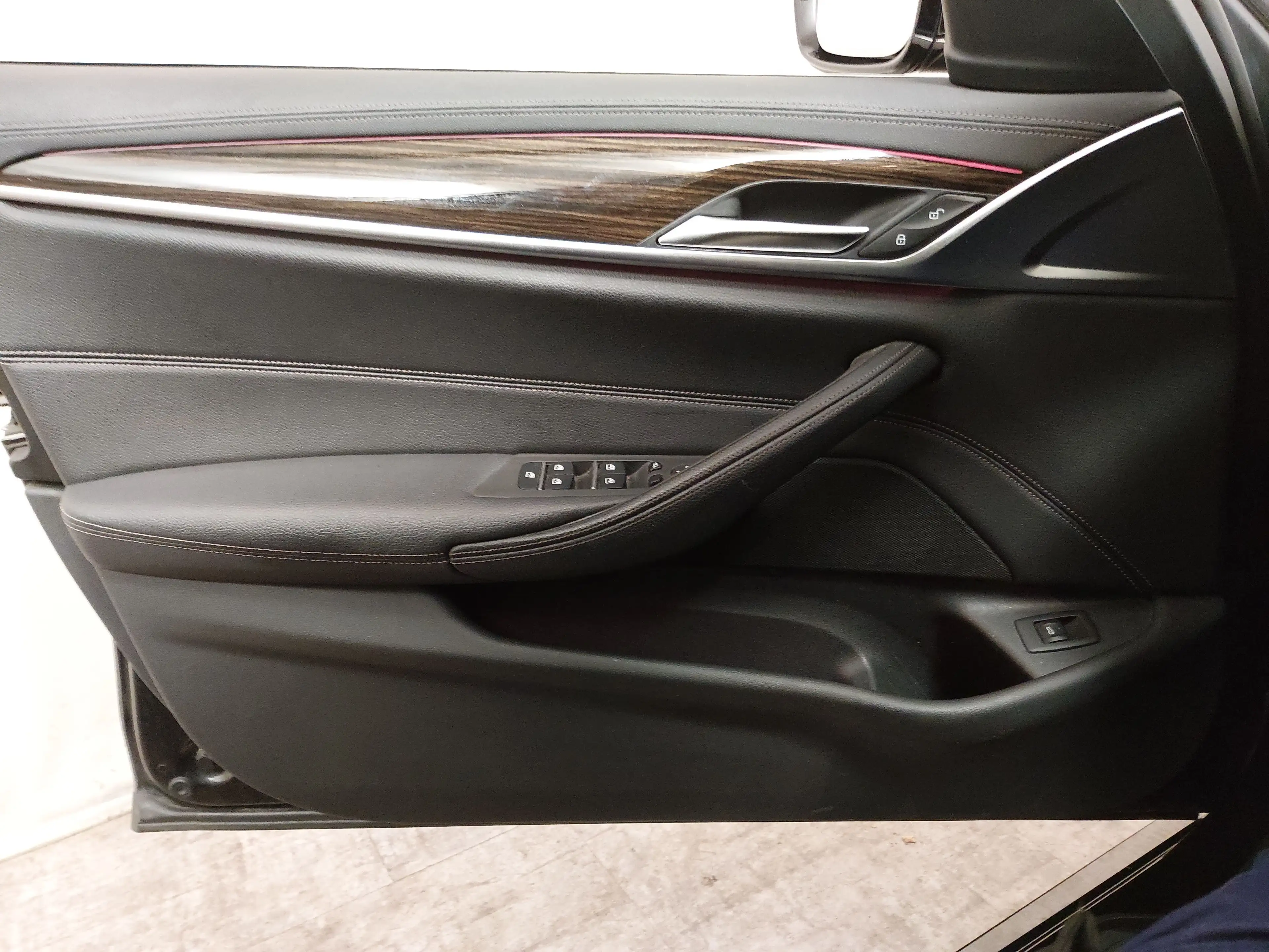 BMW 520 iA Touring Luxury-Line Leder Nav LED Pano AHK — photo 5