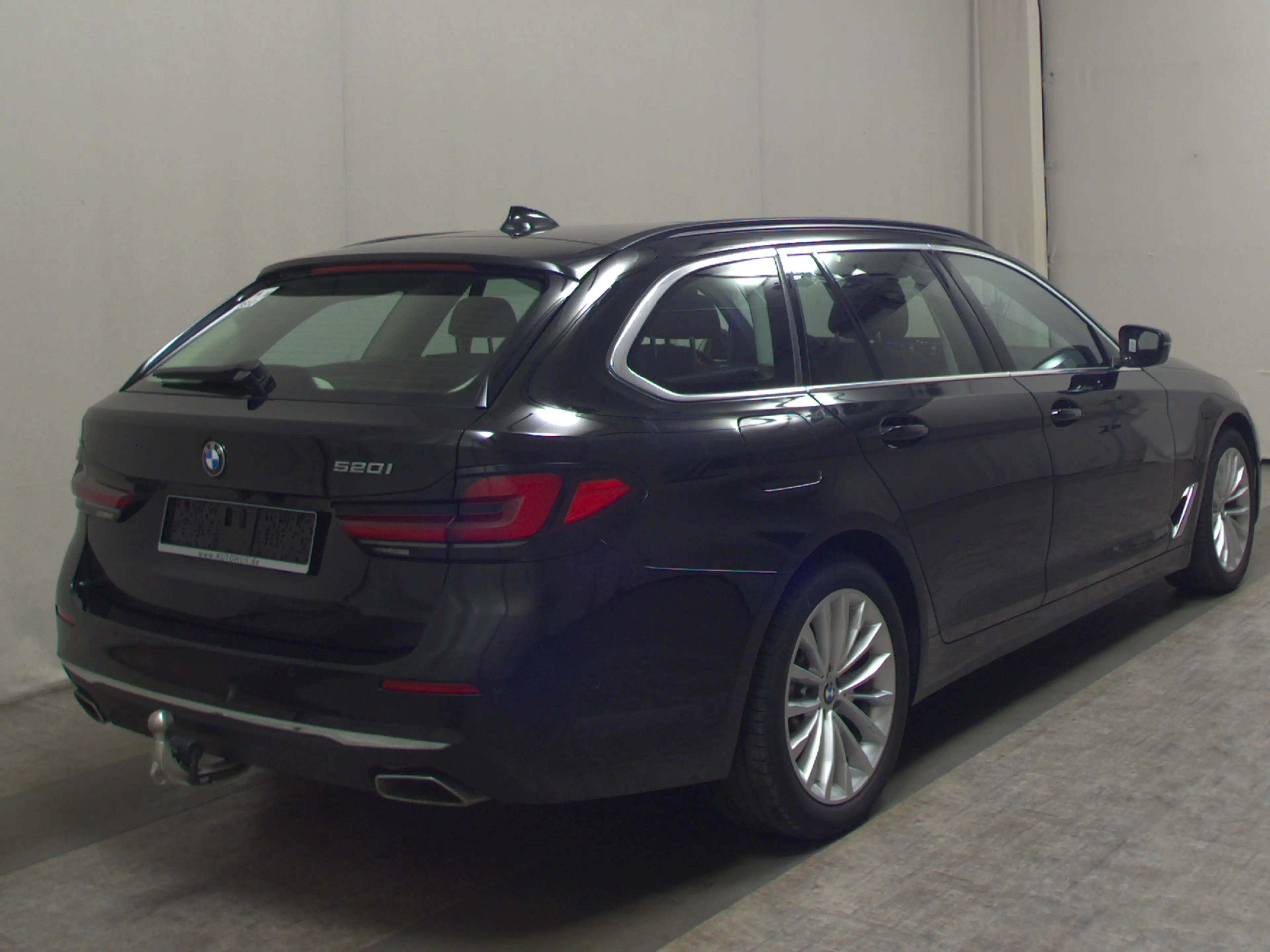 BMW 520 iA Touring Luxury-Line Leder Nav LED Pano AHK — photo 4