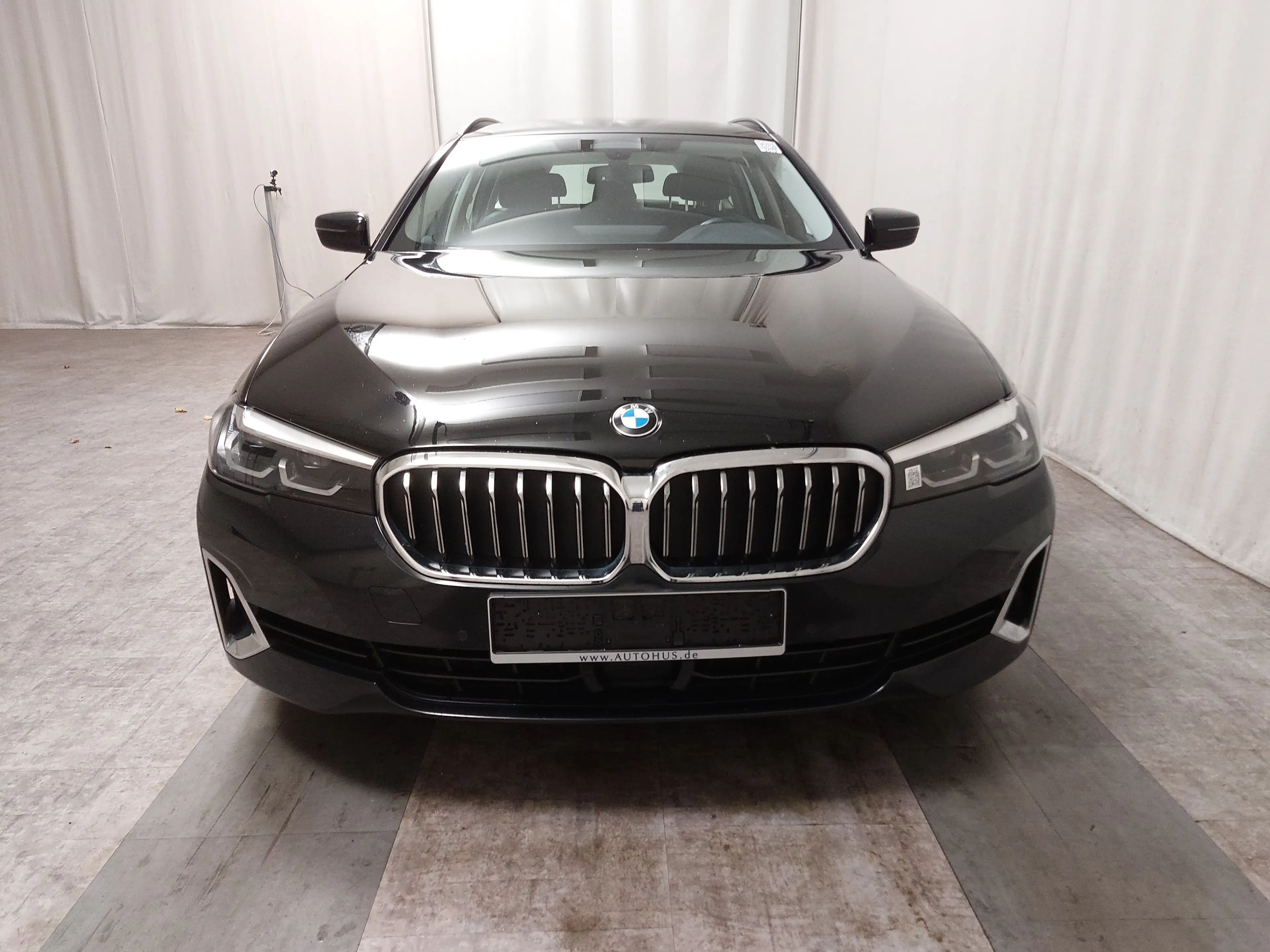 BMW 520 iA Touring Luxury-Line Leder Nav LED Pano AHK — photo 9