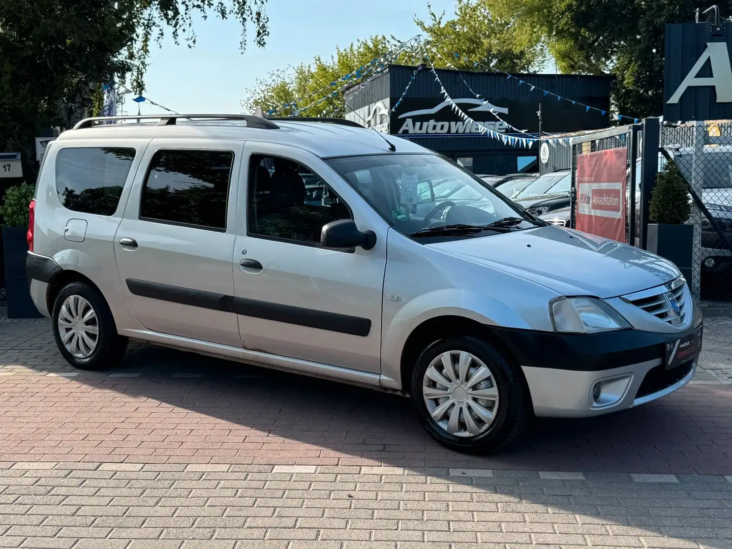 Dacia Logan 1.6 MCV Kombi Laureate*Klima*AHK*TÜV 01/27 Grey - 1