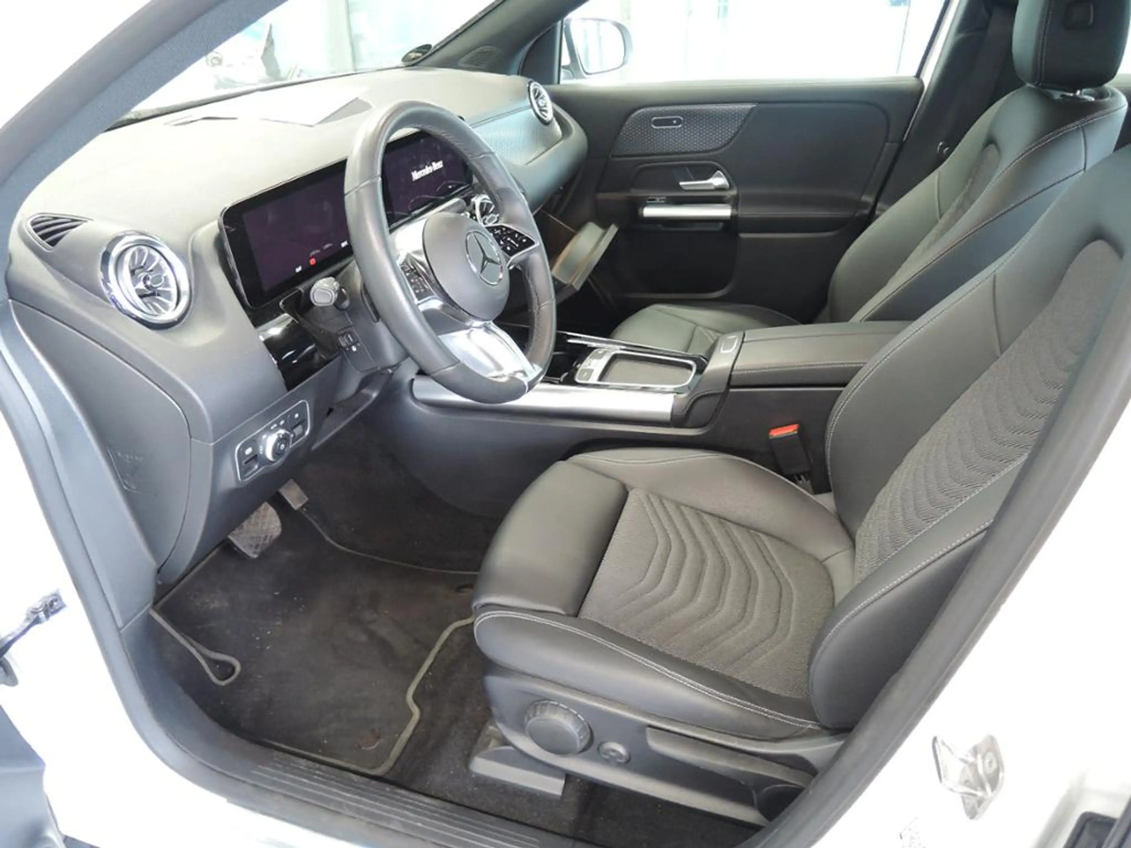 Mercedes-Benz EQA 250 + Progressive*LED*Distronic*Kamera*AHK* — photo 4