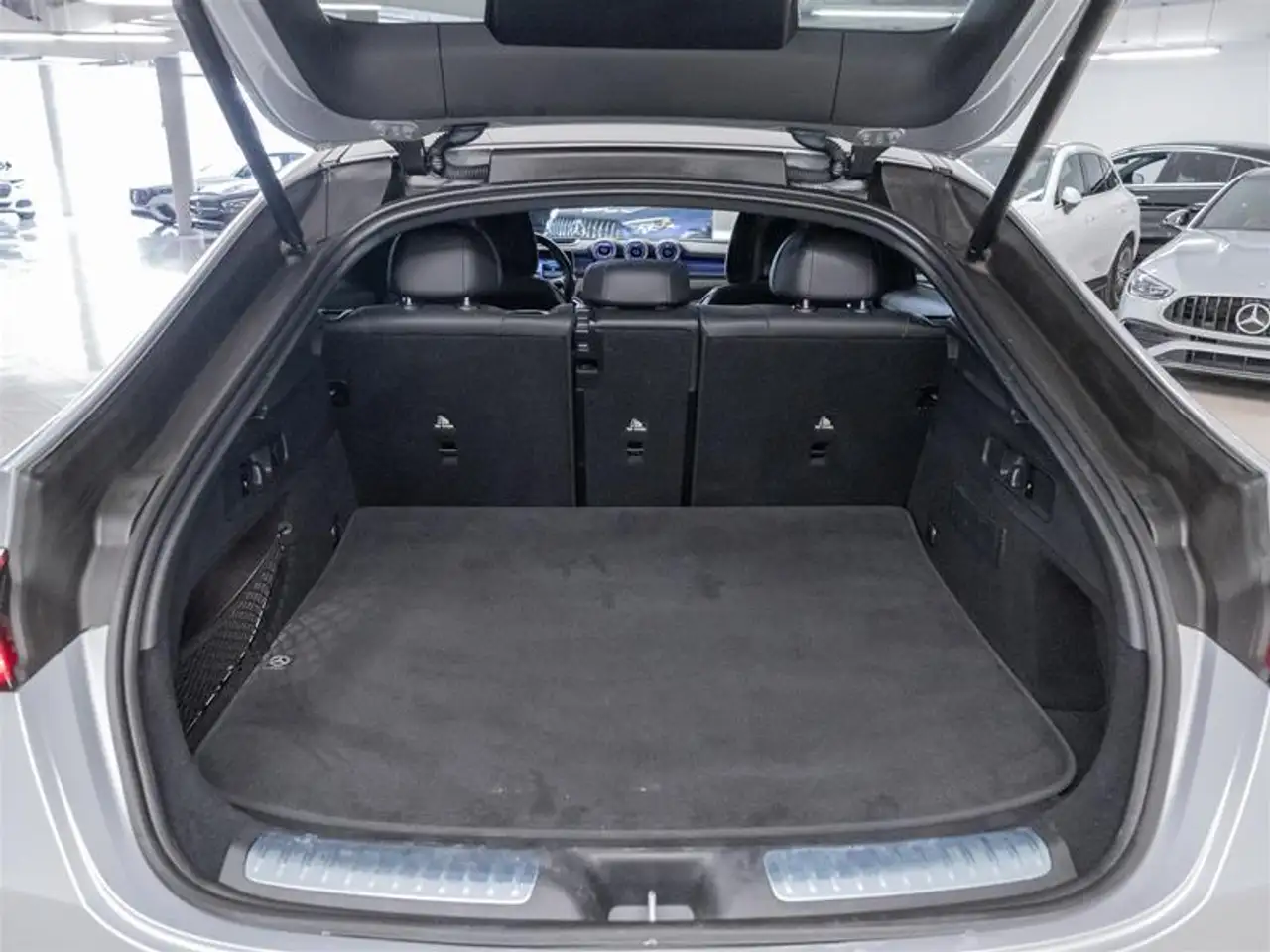 Mercedes-Benz GLC снимка Mercedes-Benz GLC